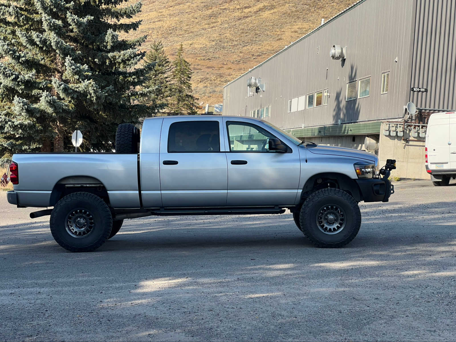 2008 Dodge Ram 2500 SXT 4WD Mega Cab 160.5 12