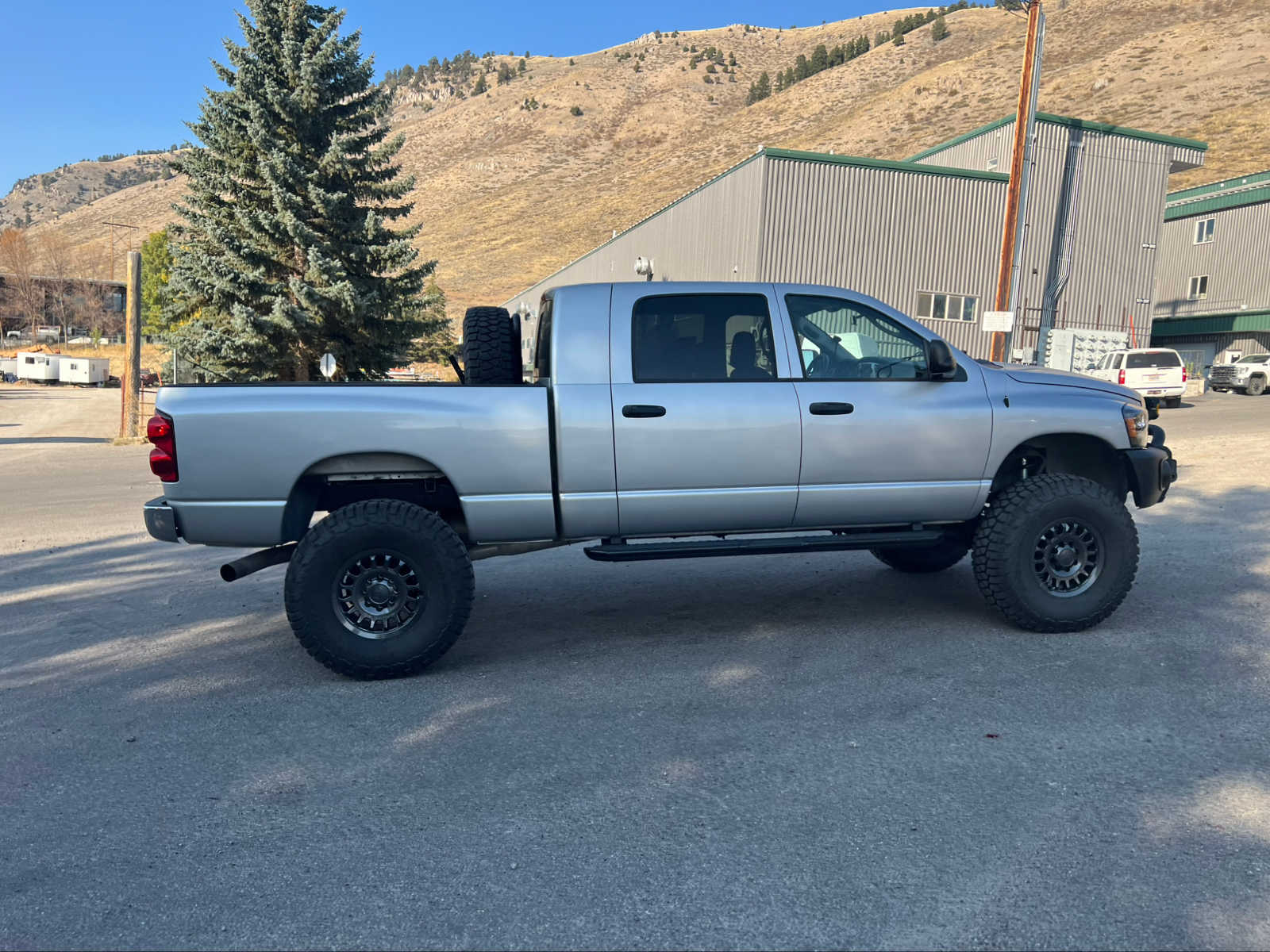 2008 Dodge Ram 2500 SXT 4WD Mega Cab 160.5 27