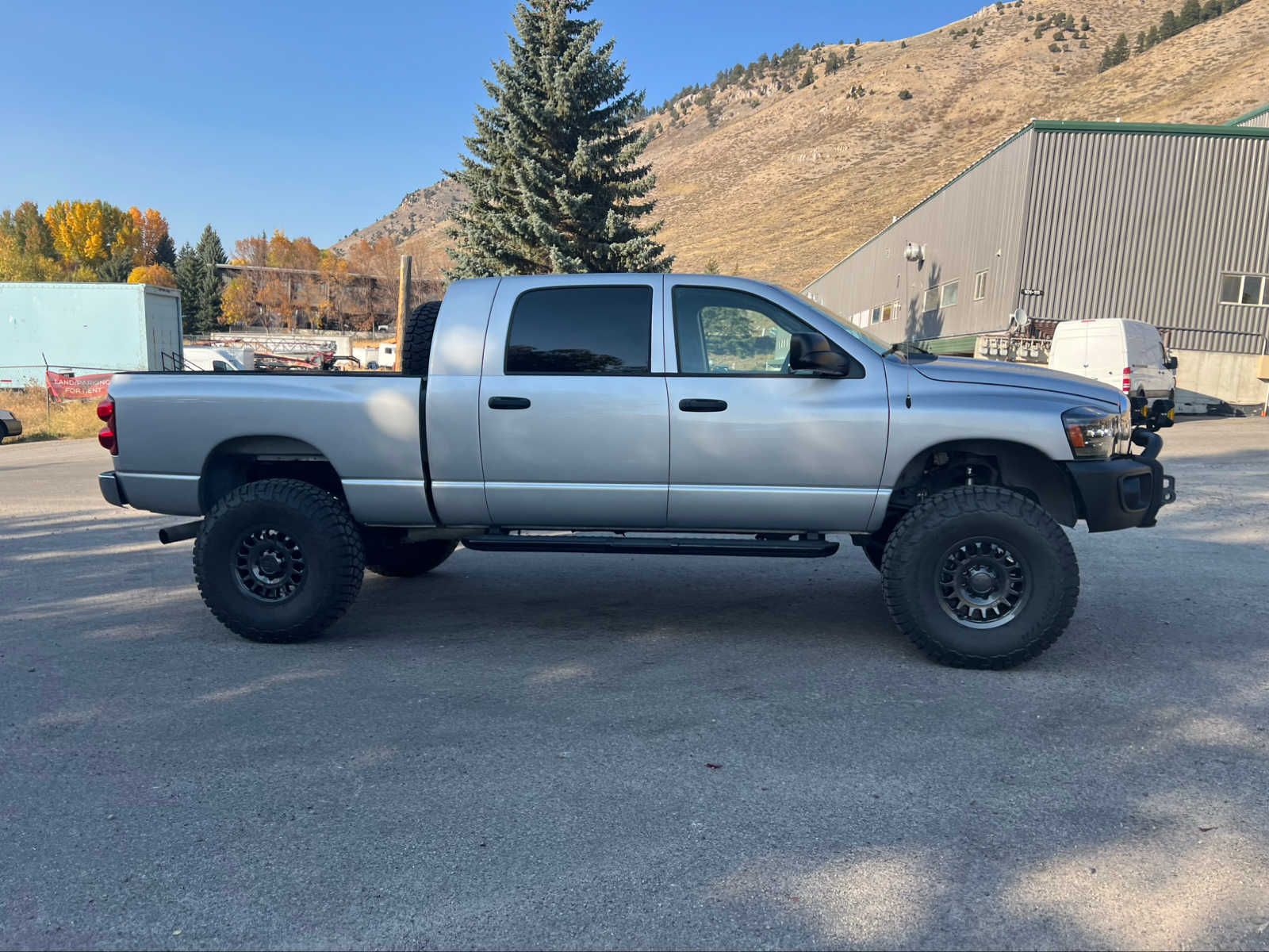 2008 Dodge Ram 2500 SXT 4WD Mega Cab 160.5 26