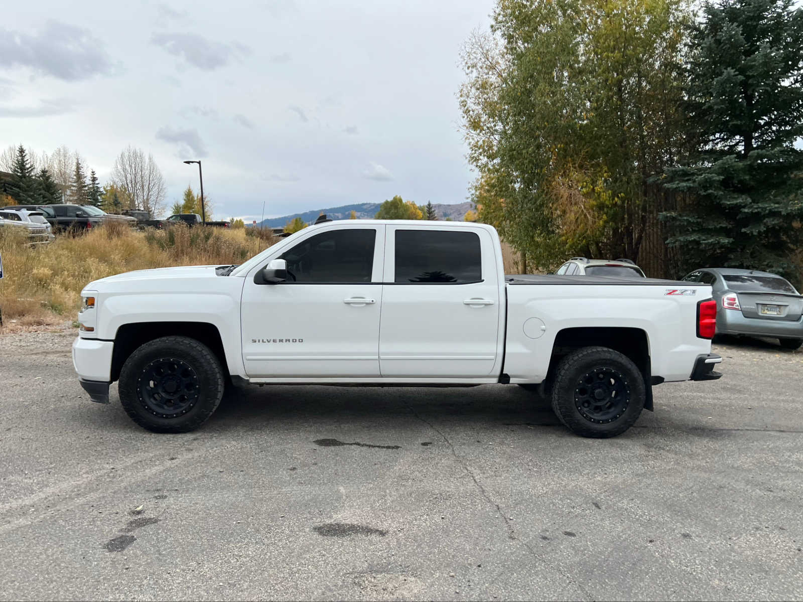 2017 Chevrolet Silverado 1500 LT 4WD Crew Cab 143.5 18