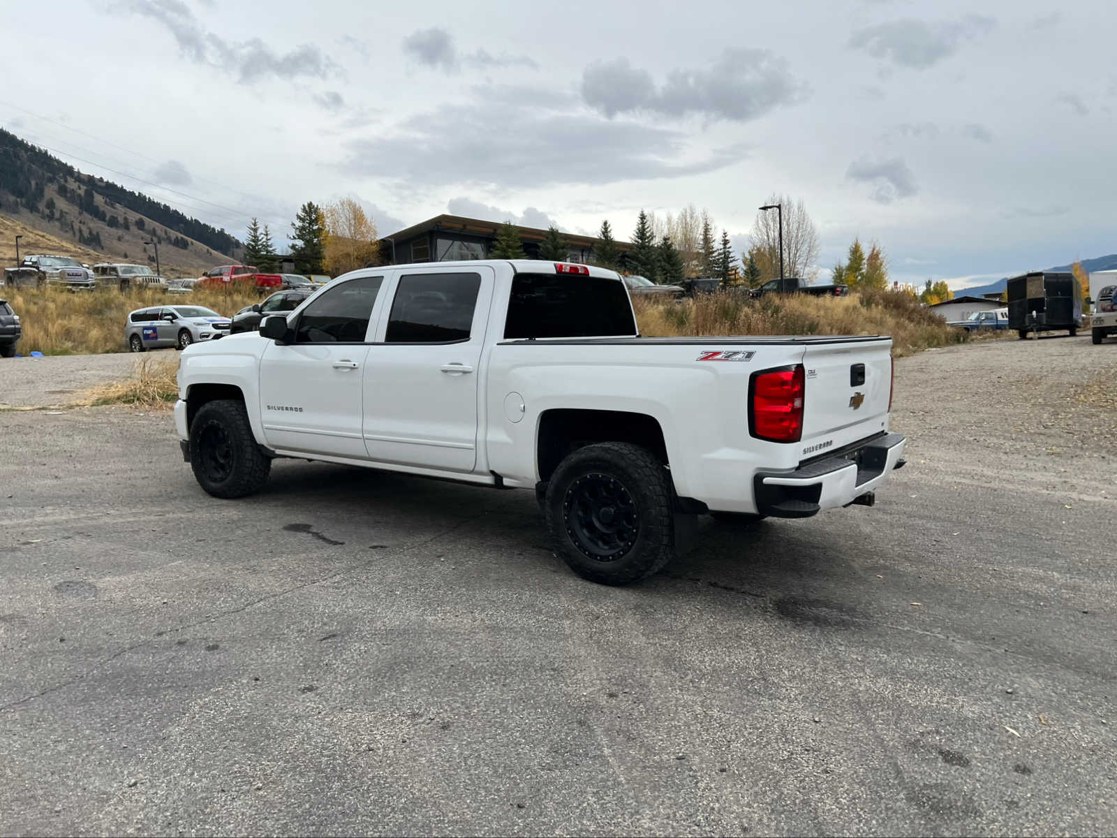 2017 Chevrolet Silverado 1500 LT 4WD Crew Cab 143.5 16