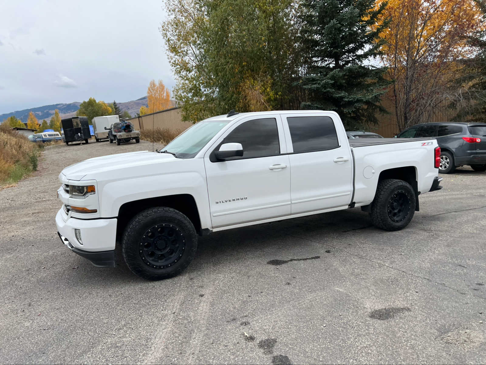 2017 Chevrolet Silverado 1500 LT 4WD Crew Cab 143.5 19