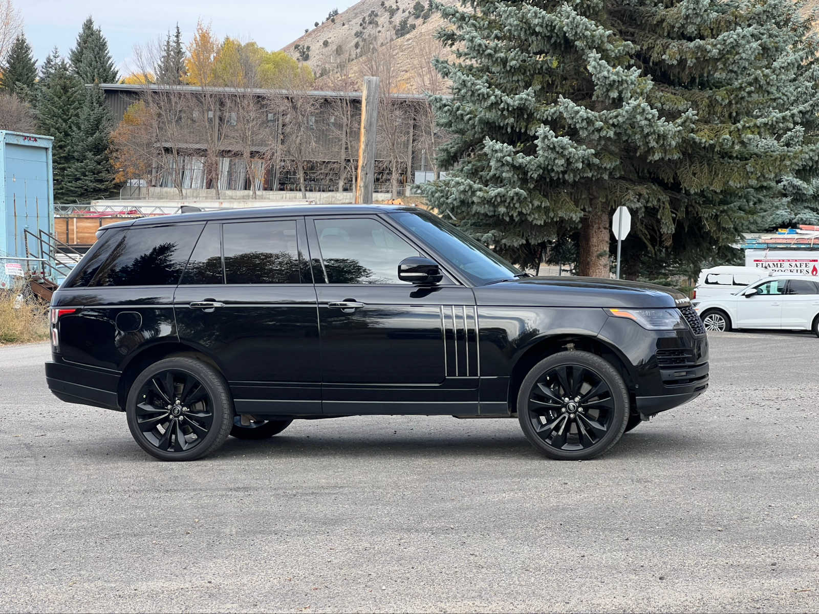 2021 Land Rover Range Rover SV Autobiography Dynamic Black 10