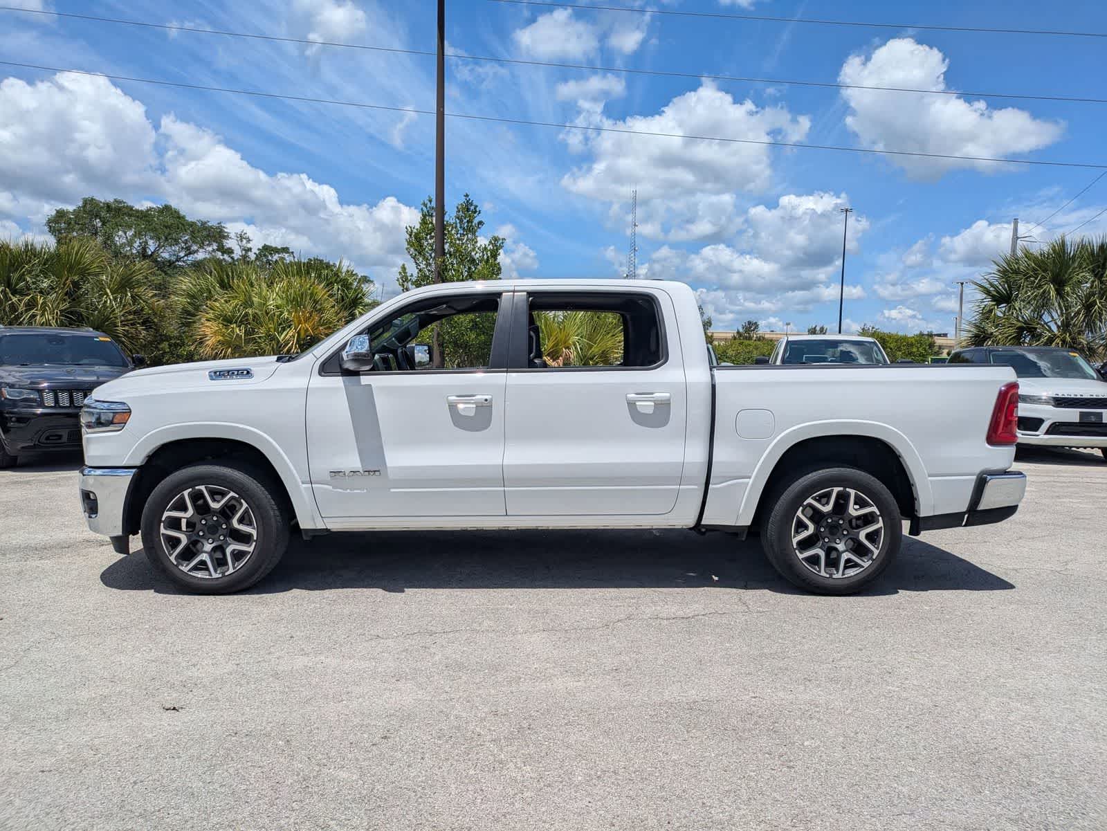 View vehicle photo 7