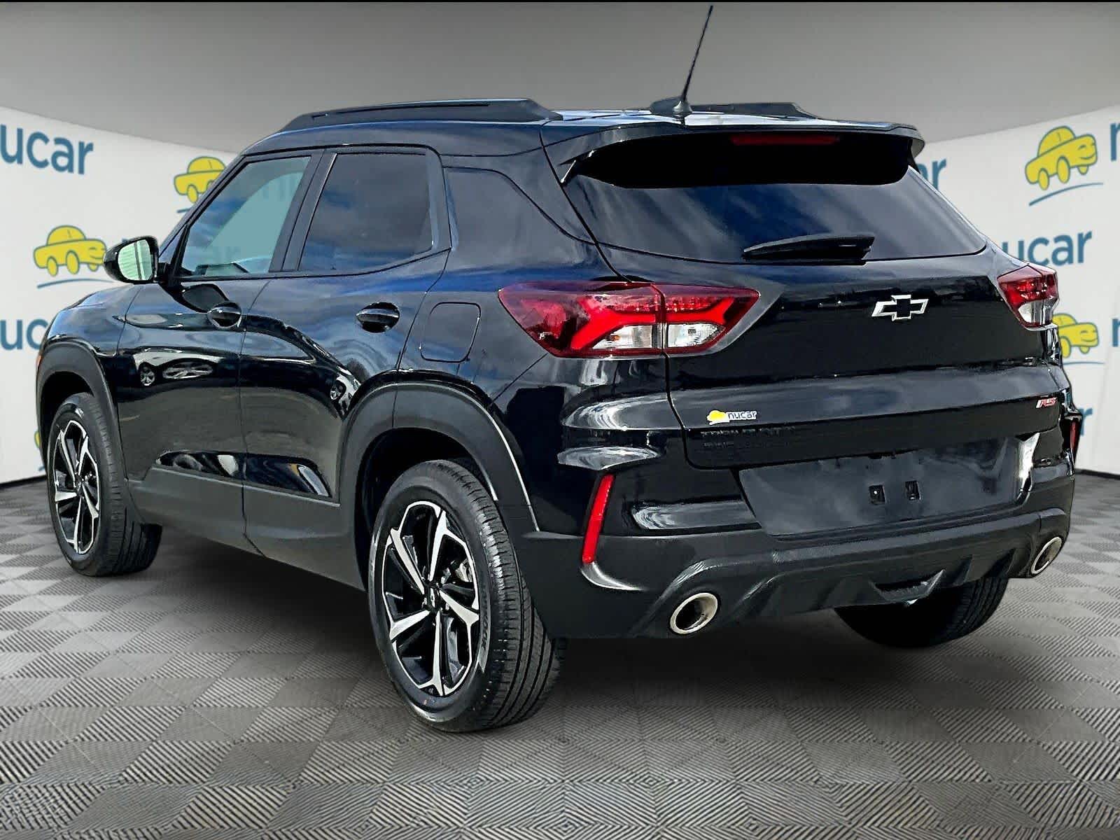 View vehicle photo 4