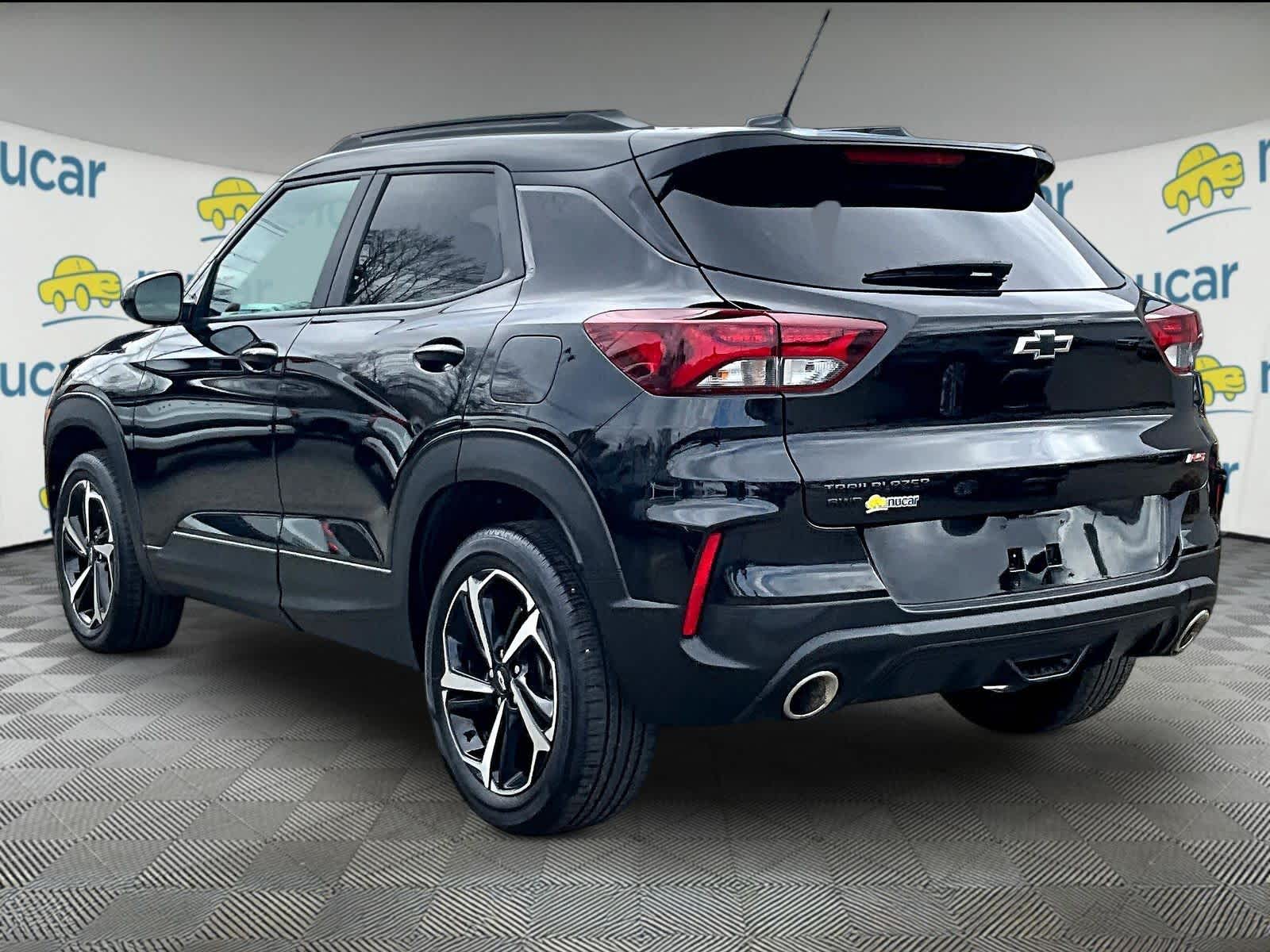 View vehicle photo 4