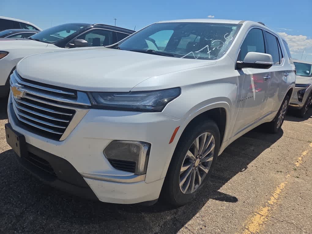 White (Iridescent Pearl Tricoat) 2023 Chevrolet Traverse SUV / Crossover Four-Wheel Drive 9-Speed Automatic