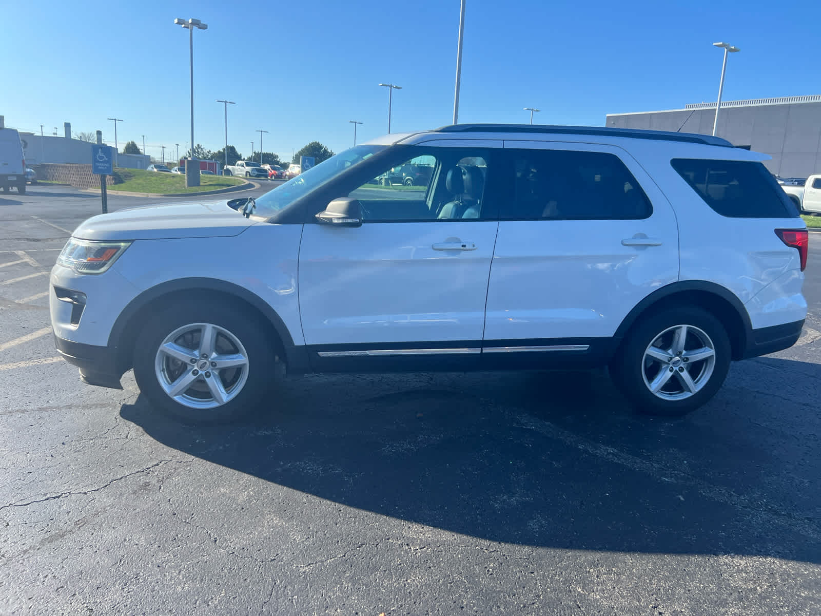 2019 Ford Explorer XLT 2