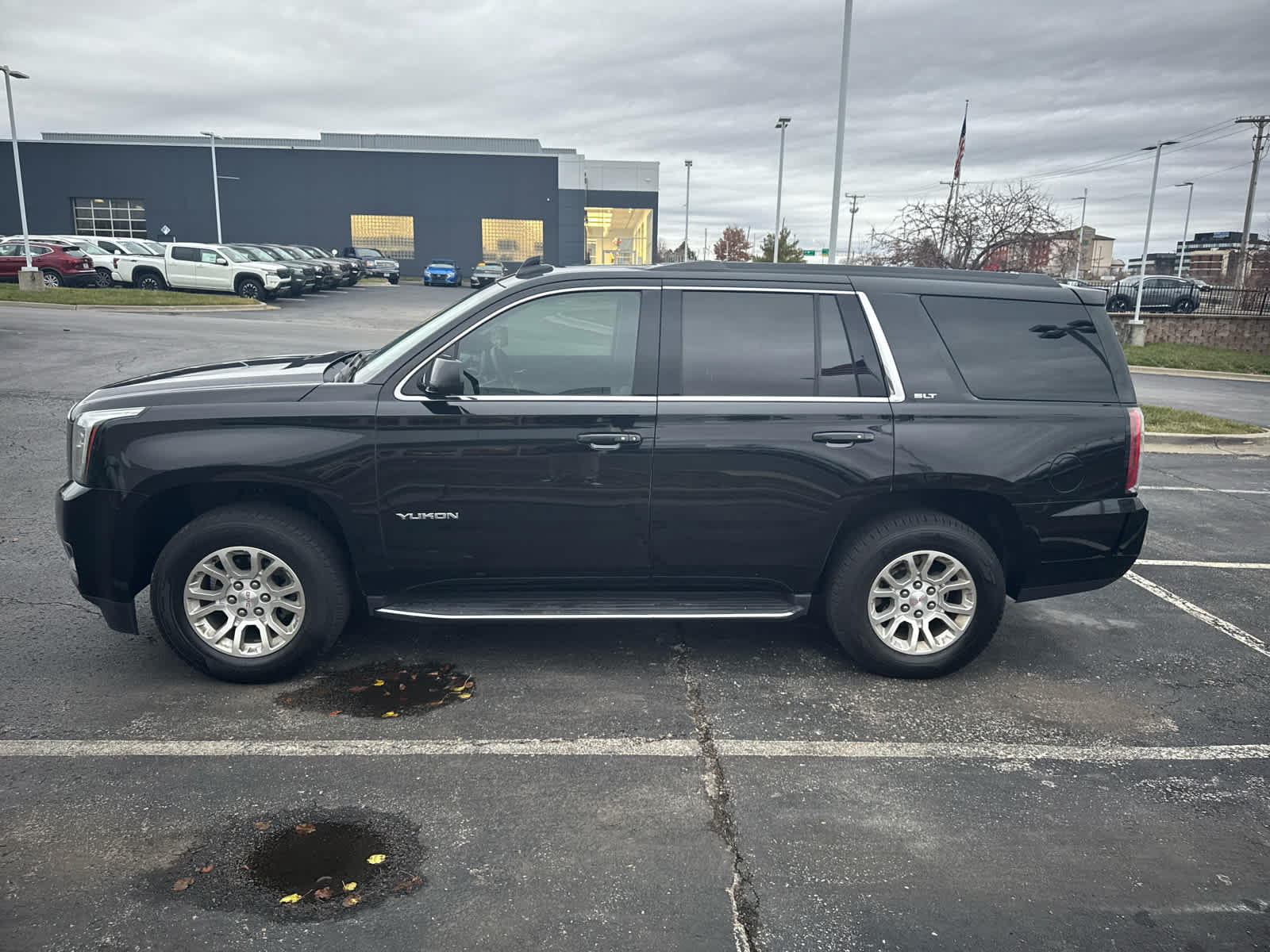 2017 GMC Yukon SLT 2