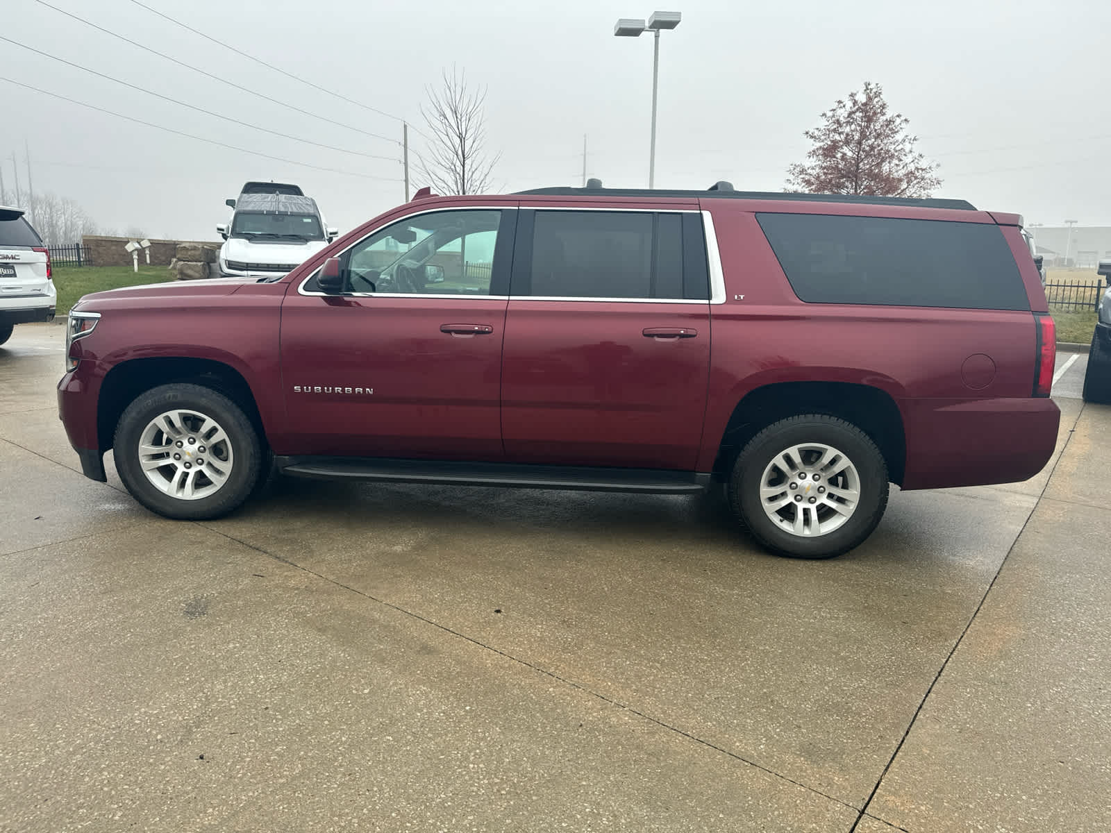 2016 Chevrolet Suburban LT 2