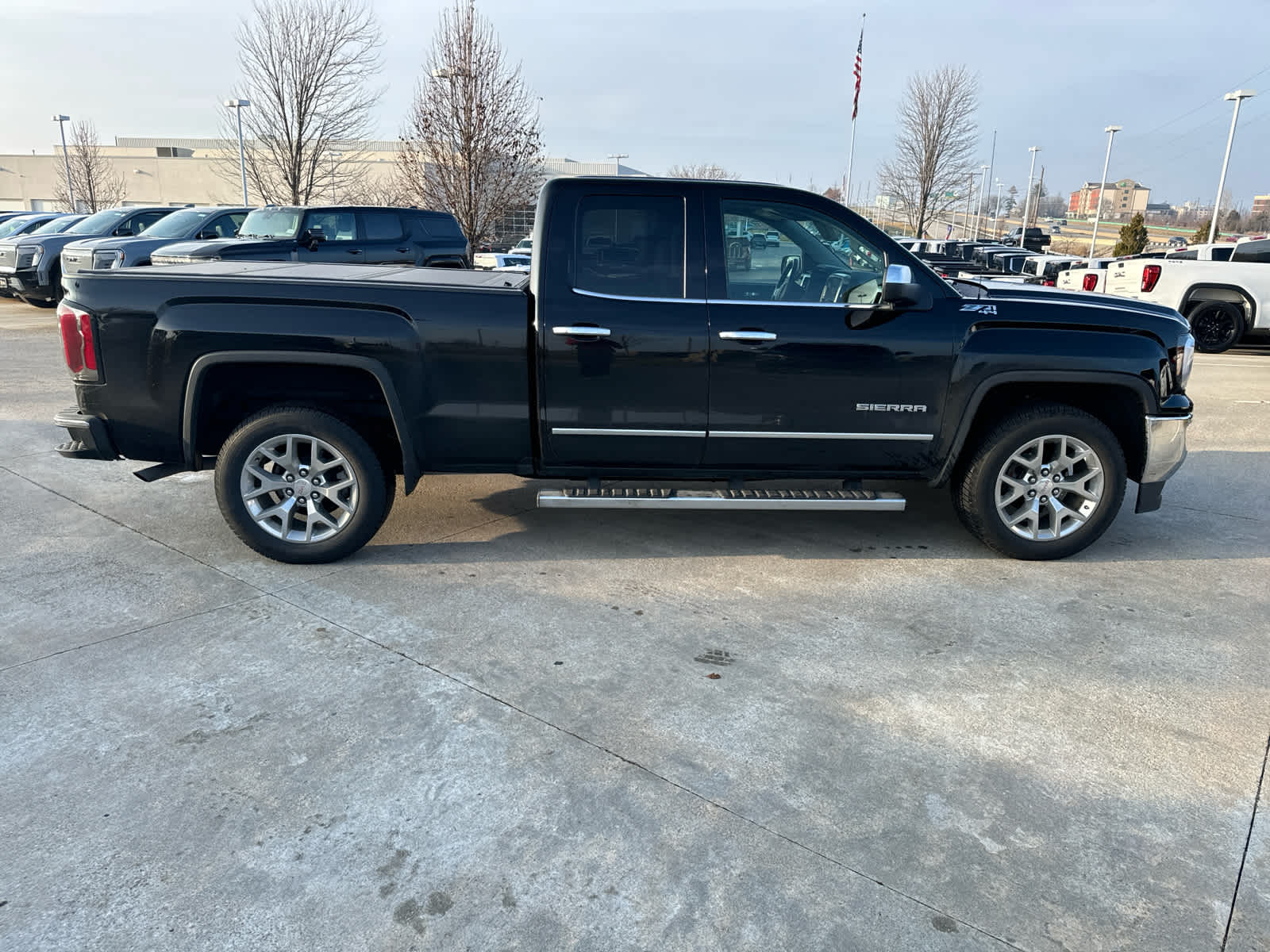 2017 GMC Sierra 1500 SLT 4WD Double Cab 143.5 5