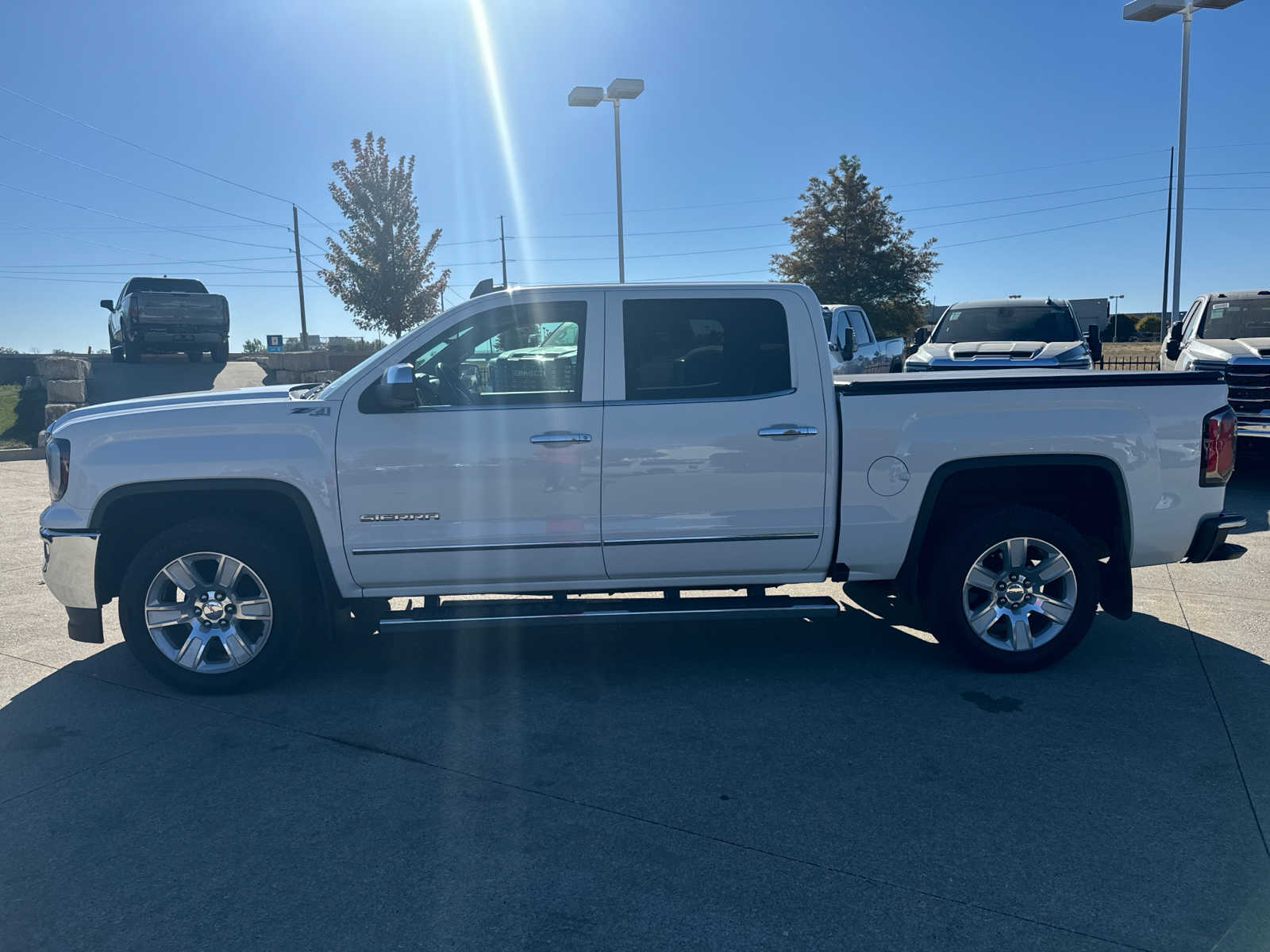 2016 GMC Sierra 1500 SLT 4WD Crew Cab 143.5 2