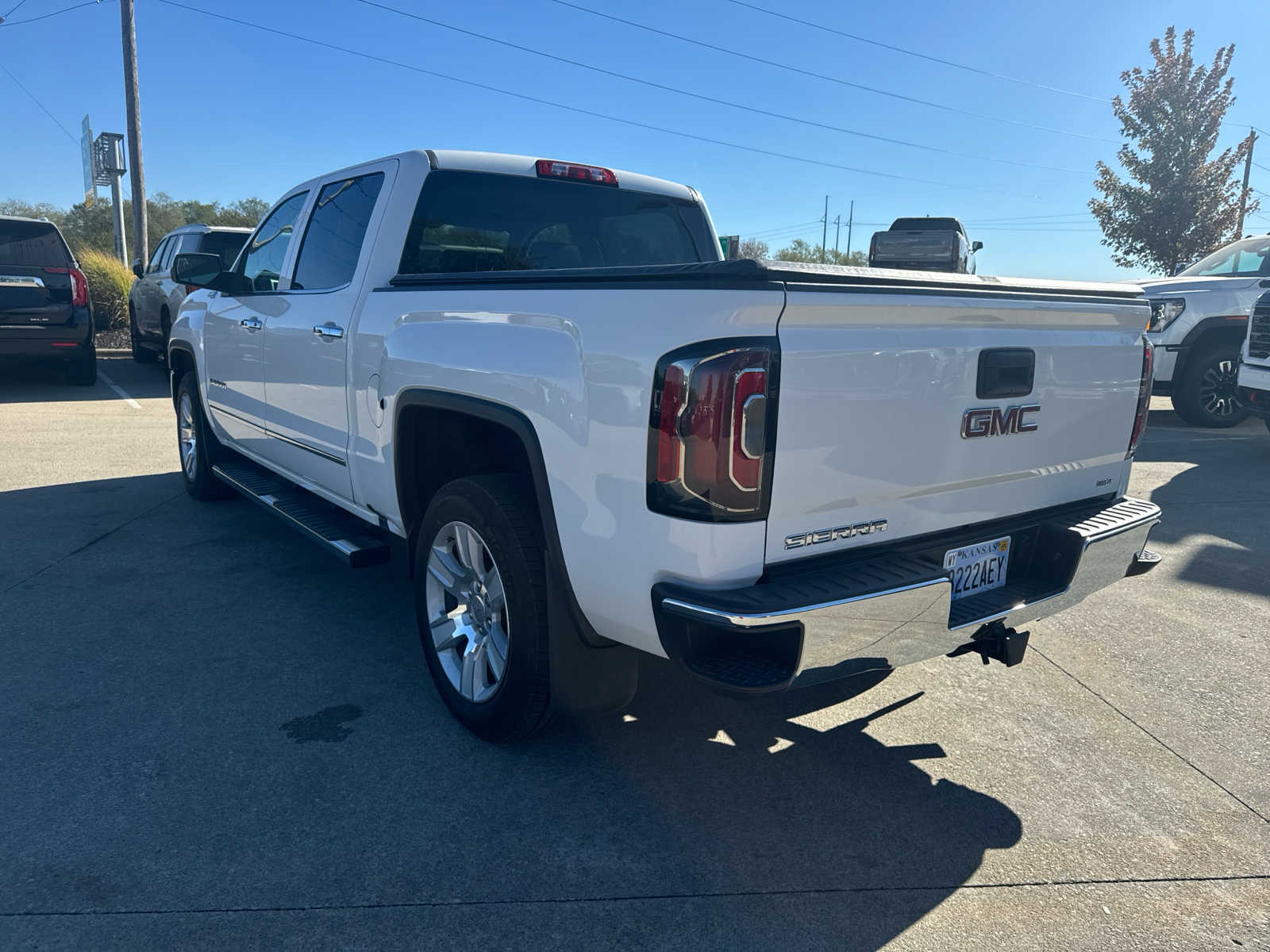 2016 GMC Sierra 1500 SLT 4WD Crew Cab 143.5 3