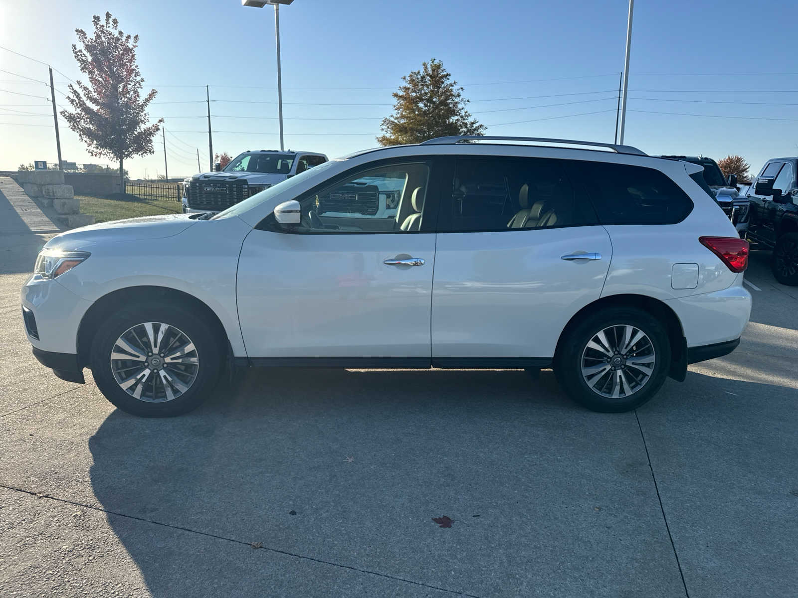 2020 Nissan Pathfinder SL 2