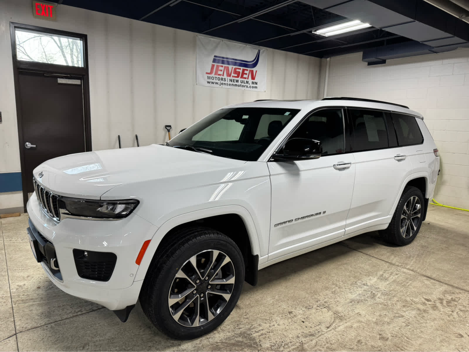 Bright White Clear Coat 2024 Jeep Grand Cherokee L Overland 4WD SUV / Crossover Four-Wheel Drive 8-Speed Automatic