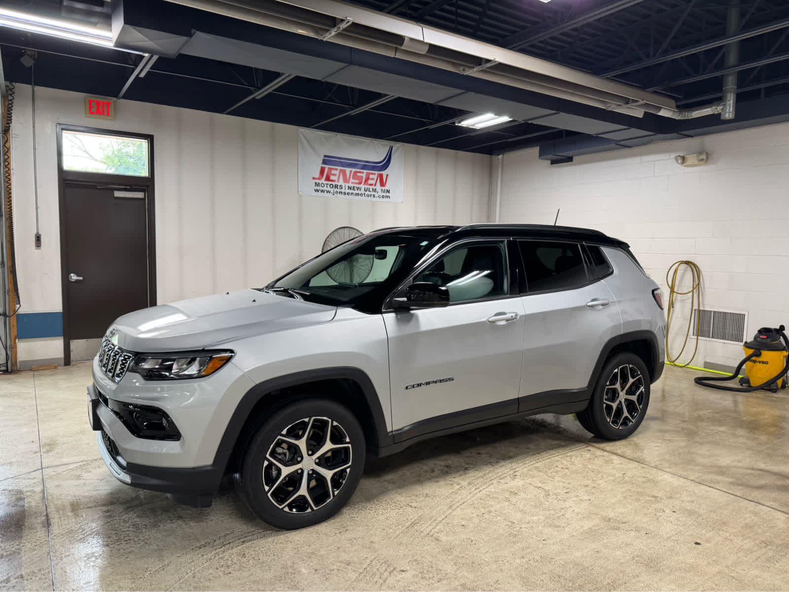 Silver Zynith Clear Coat 2024 Jeep Compass Limited 4WD SUV / Crossover Four-Wheel Drive 8-Speed Automatic