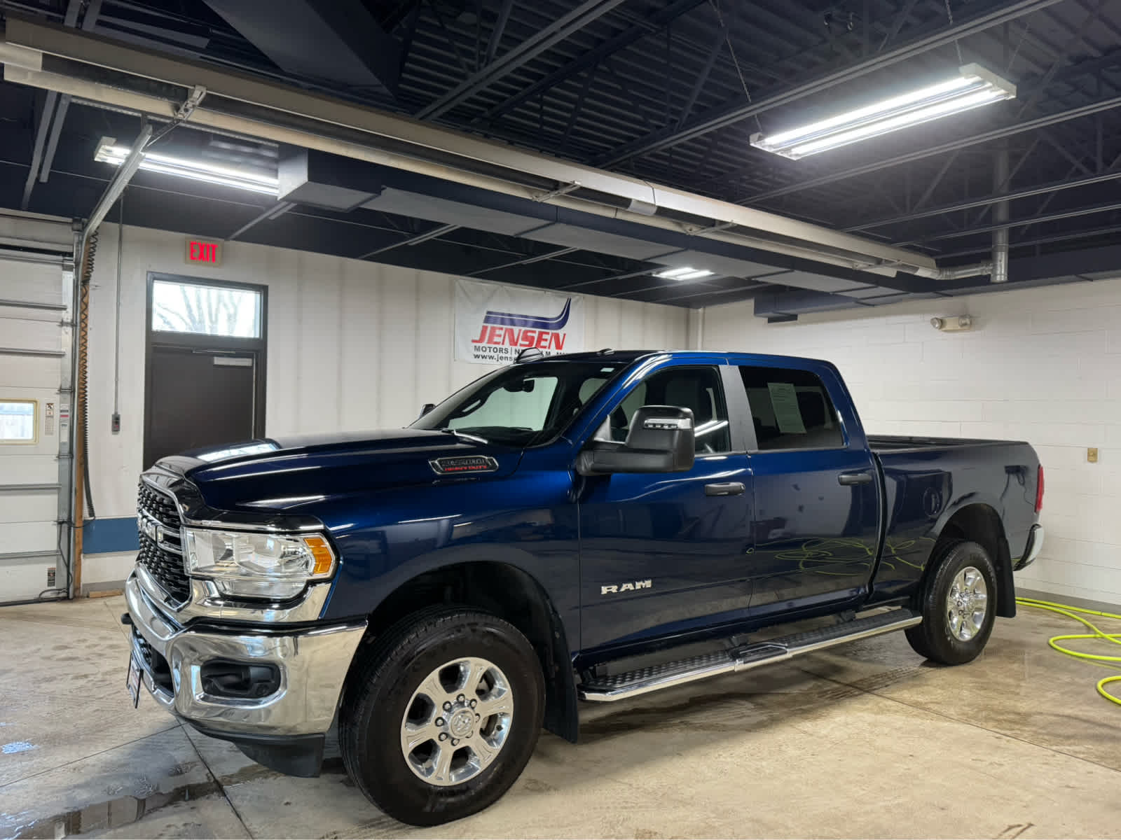 Patriot Blue Pearl Coat 2024 RAM 3500 Big Horn Crew Cab 4WD Pickup Truck Four-Wheel Drive 8-Speed Automatic