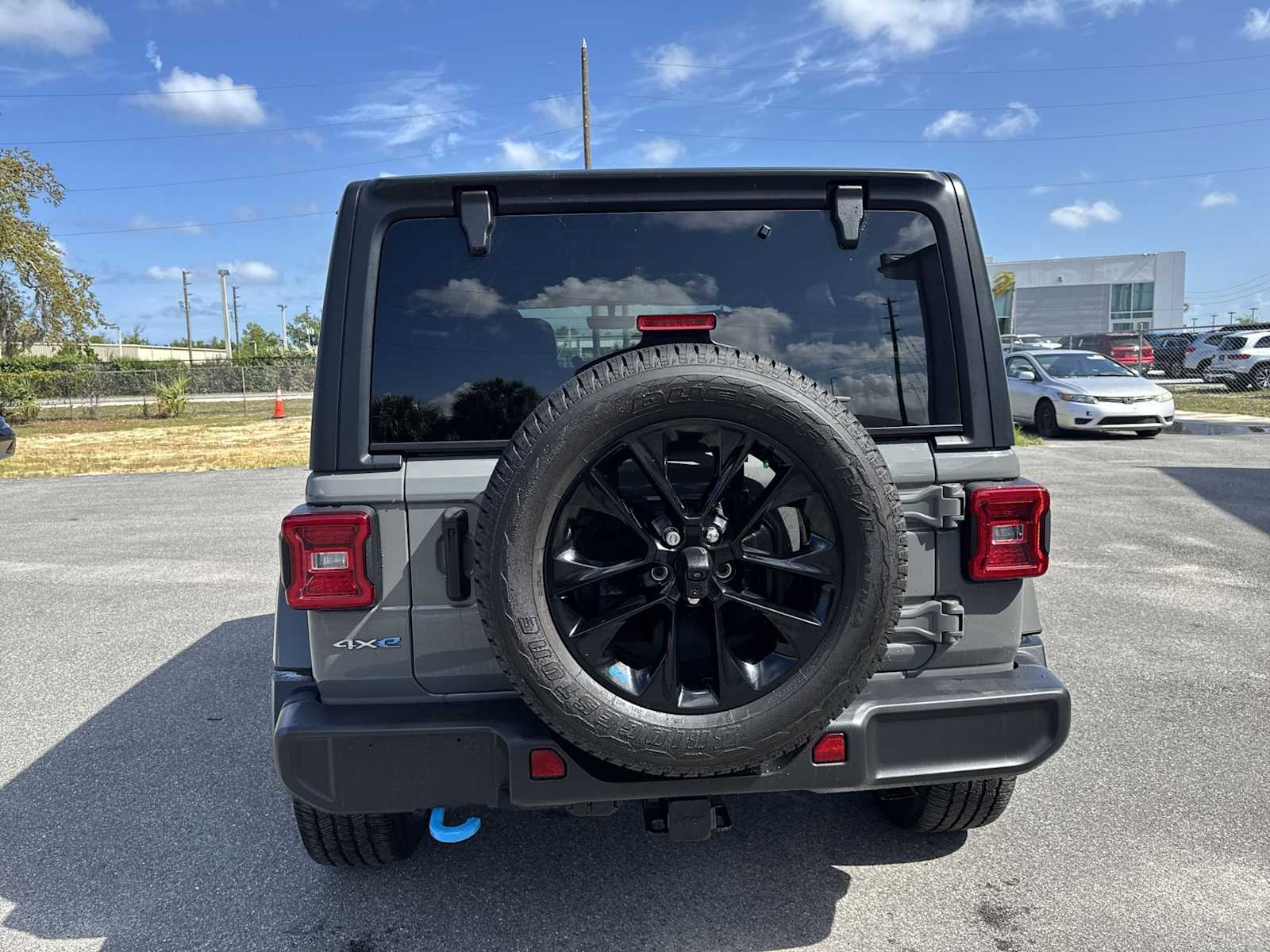 View vehicle photo 5