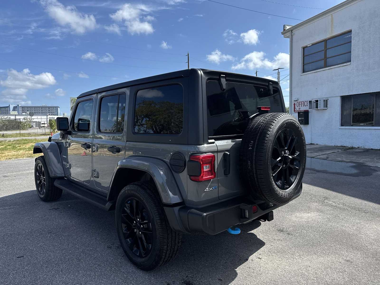 View vehicle photo 4