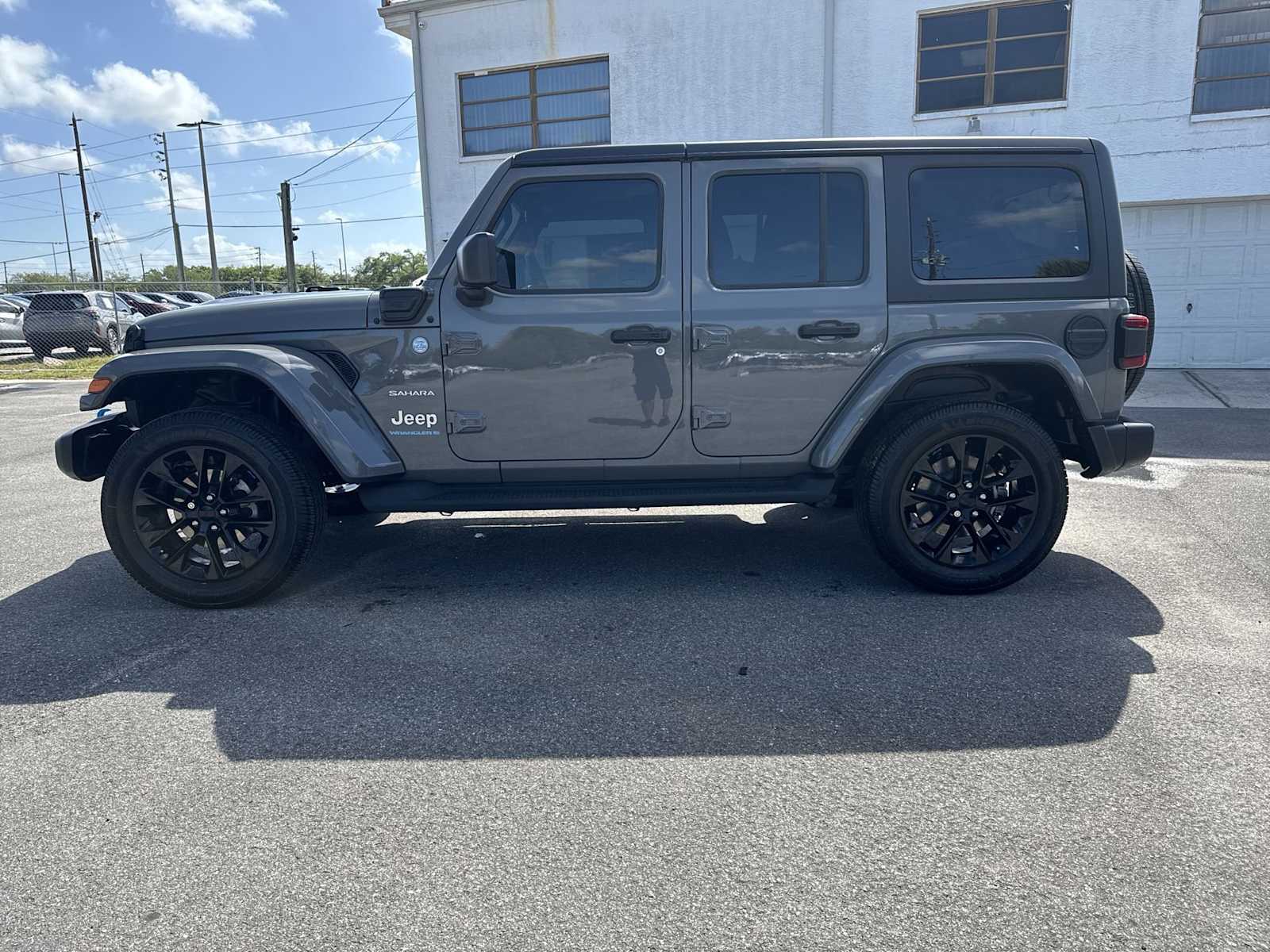 View vehicle photo 3