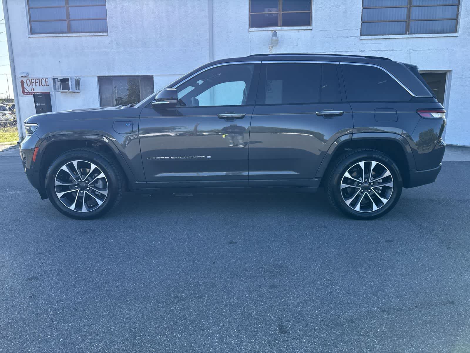 View vehicle photo 4