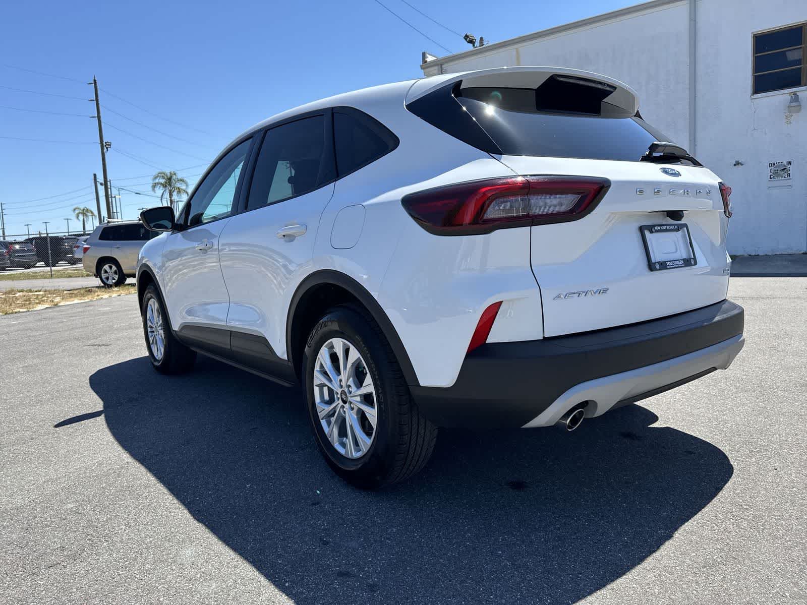 View vehicle photo 7