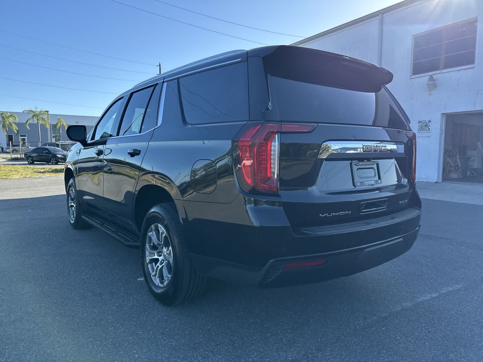 View vehicle photo 7