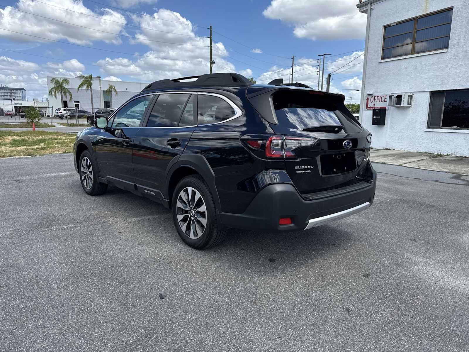 View vehicle photo 4