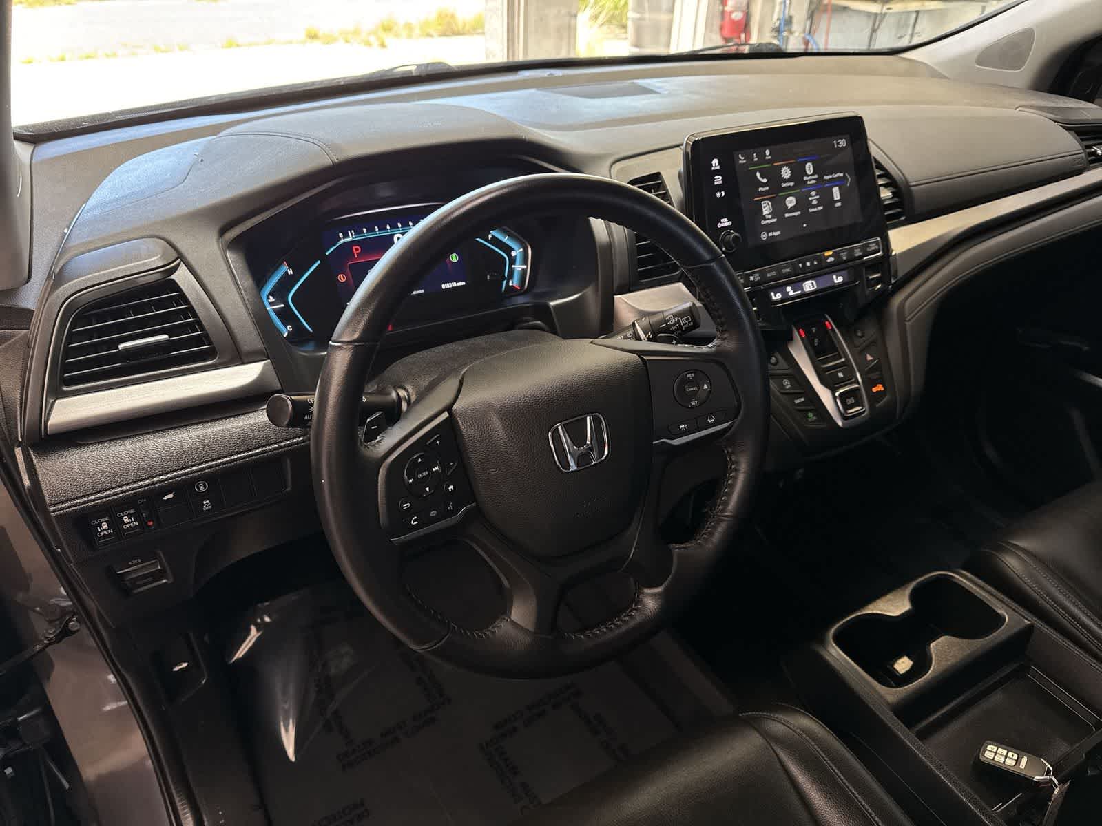 View vehicle photo 4