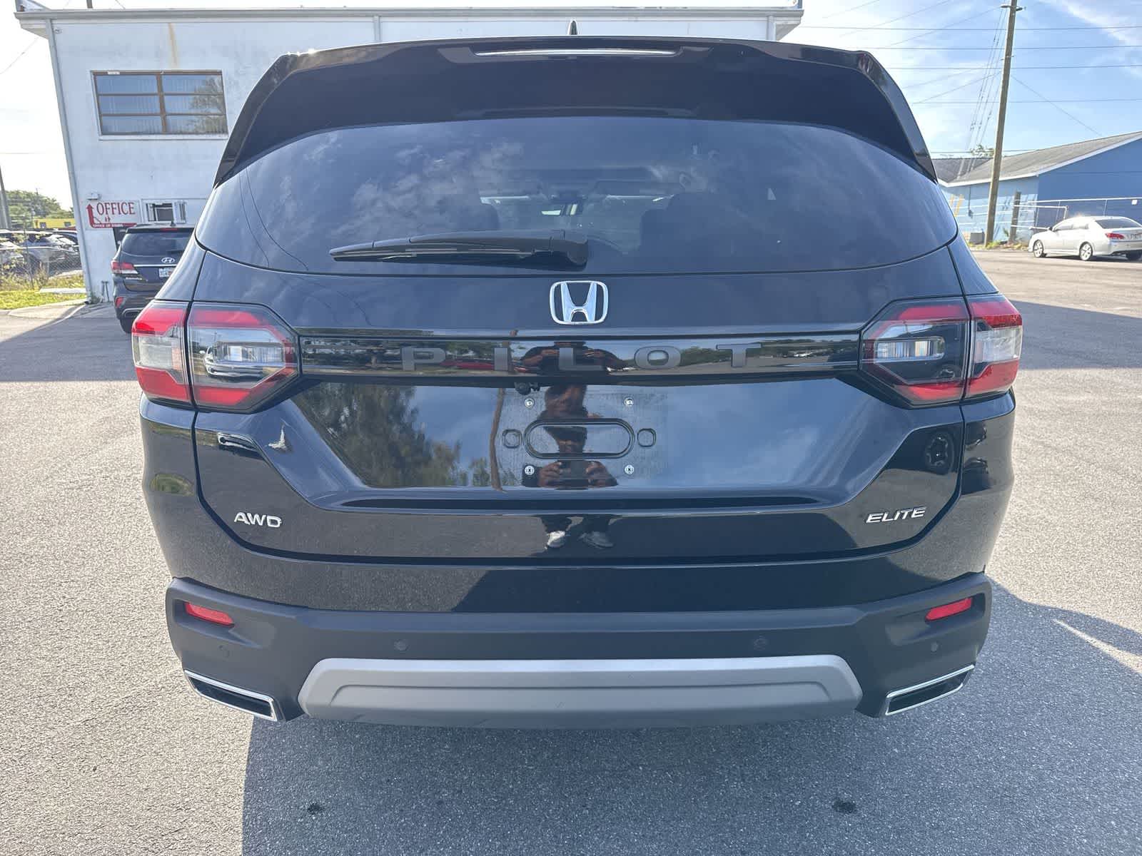 View vehicle photo 7