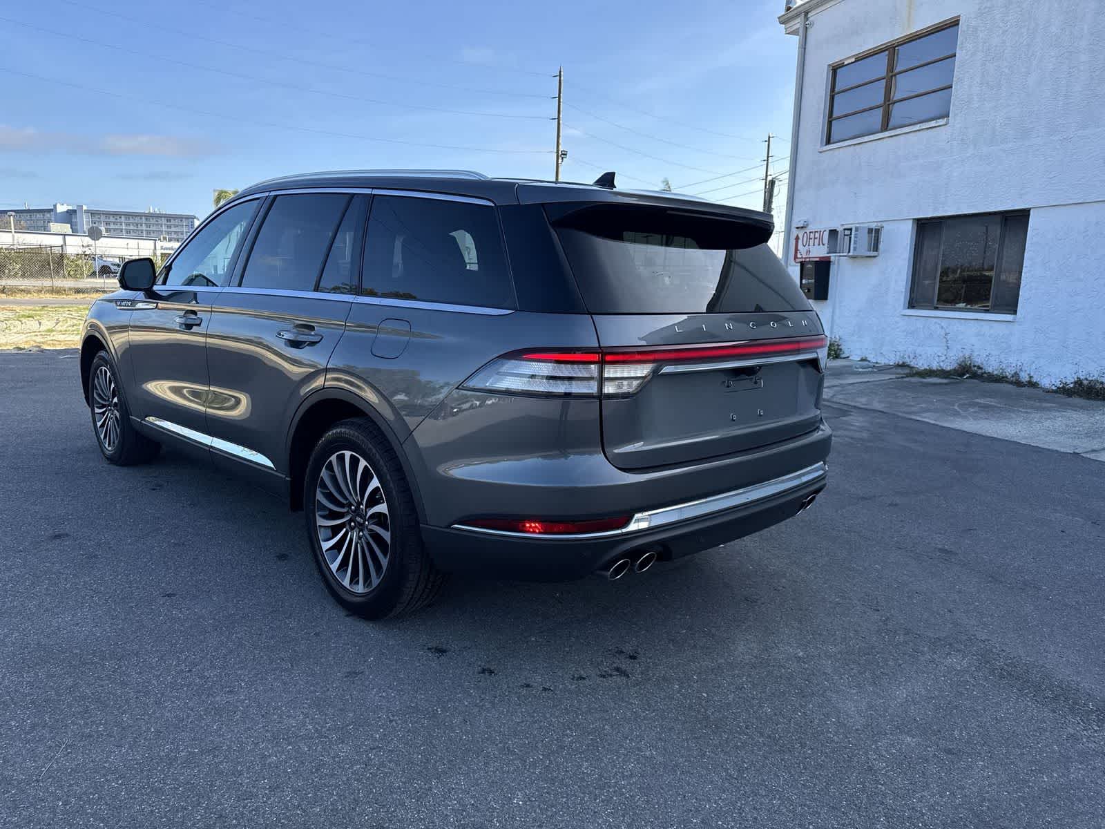 View vehicle photo 6