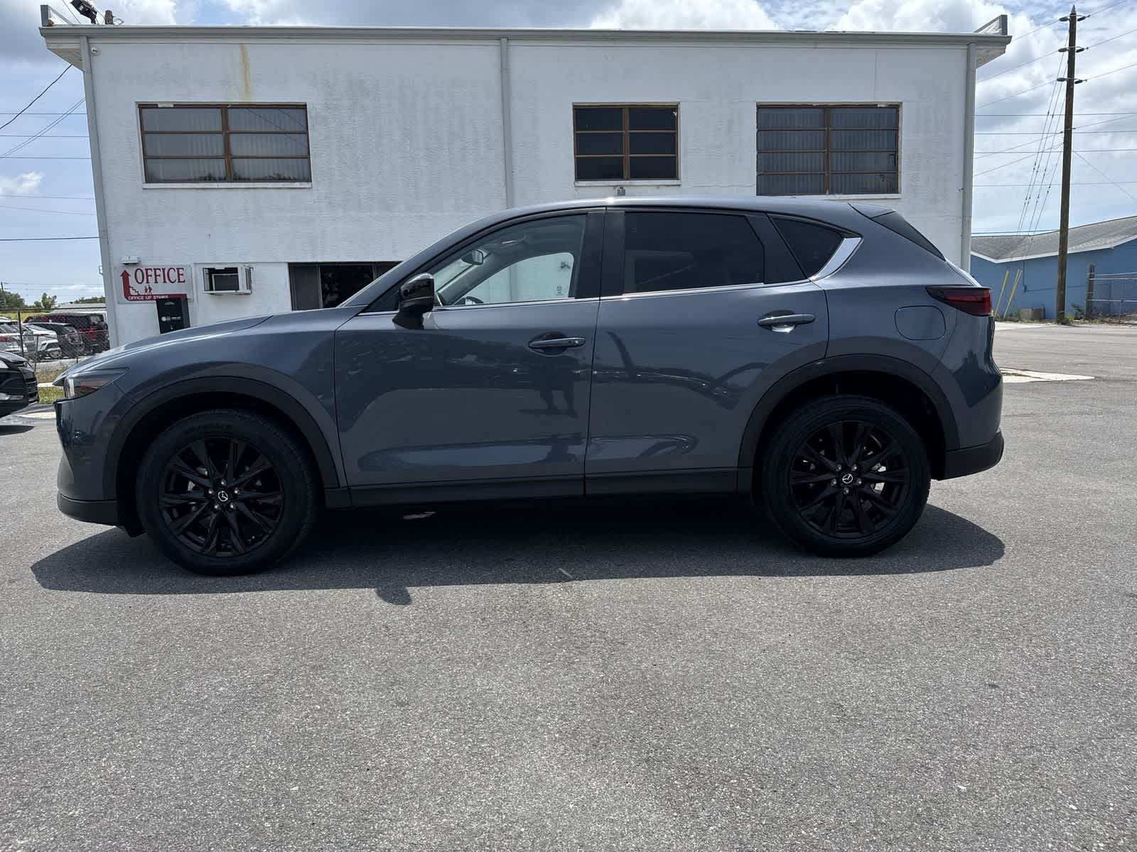 View vehicle photo 5