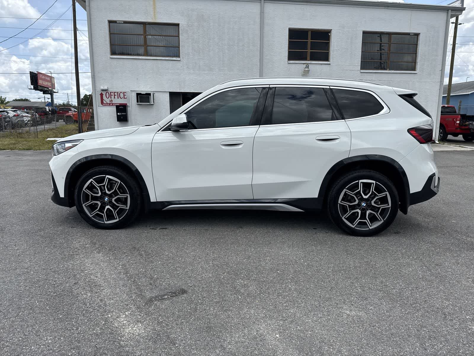 View vehicle photo 5