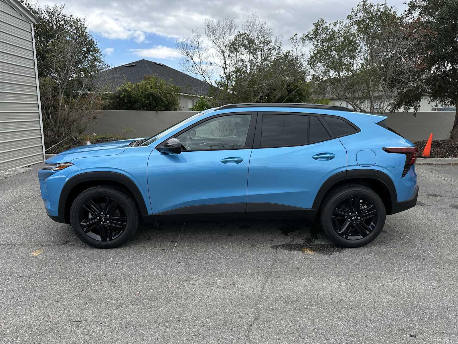 View vehicle photo 3