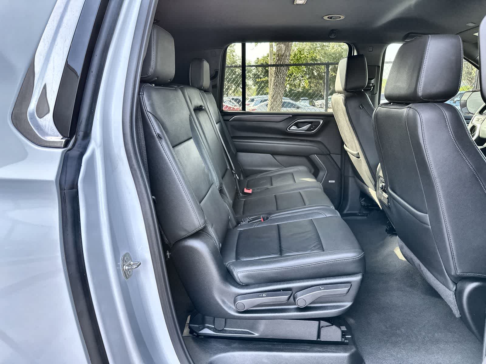 2024 Chevrolet Suburban LT - Photo 18