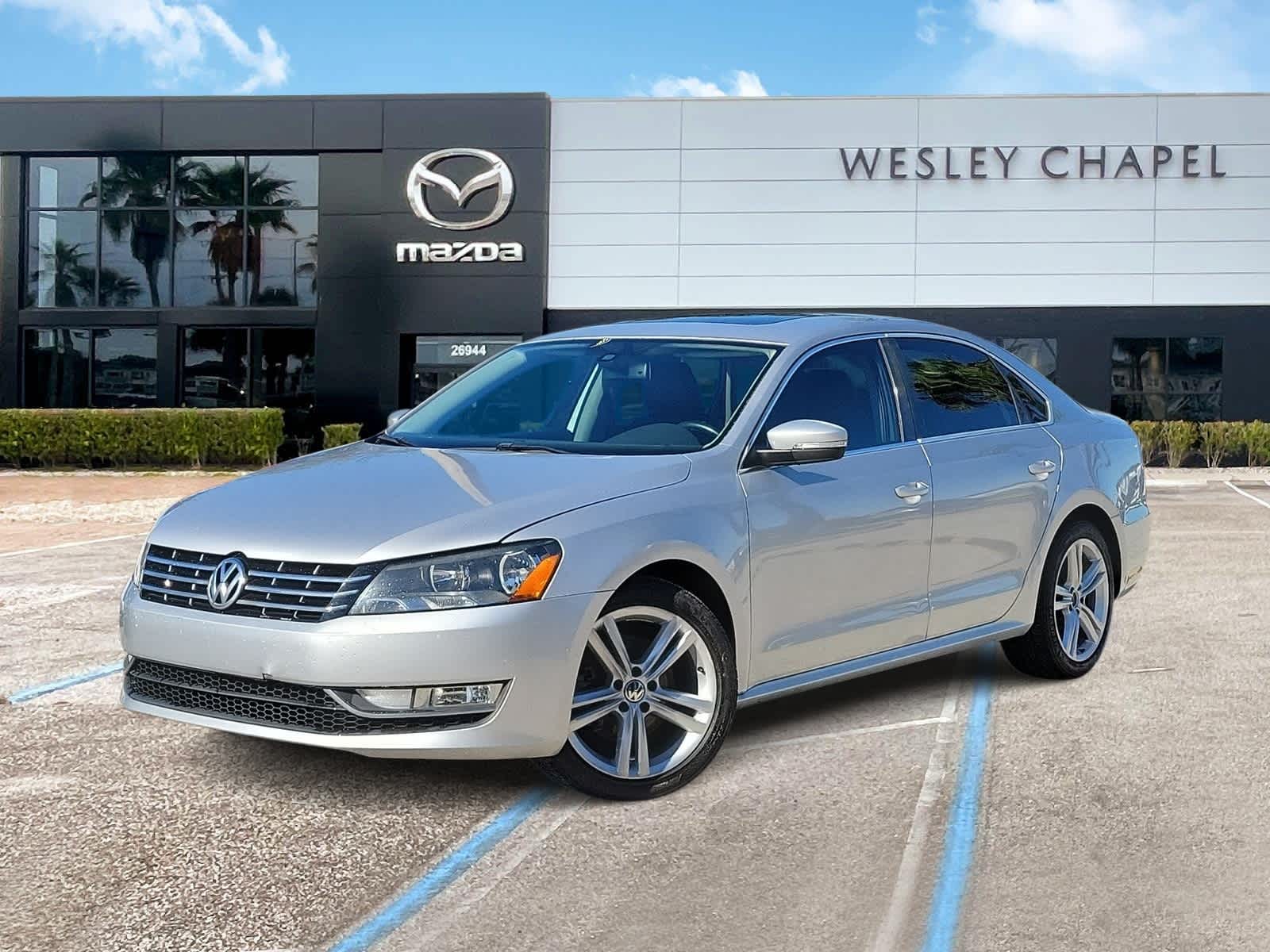 2013 Volkswagen Passat SE w/Sunroof & Nav