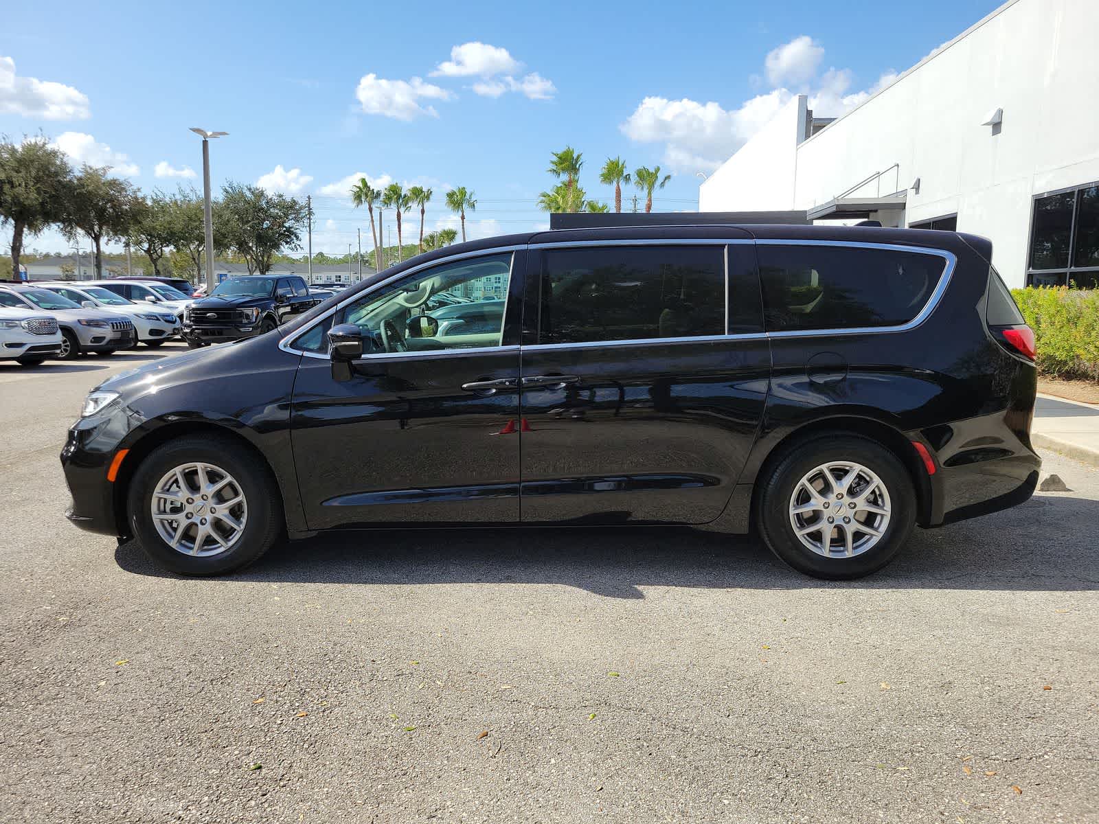 Used 2024 Chrysler Pacifica Touring L with VIN 2C4RC1BG3RR124670 for sale in Wesley Chapel, FL