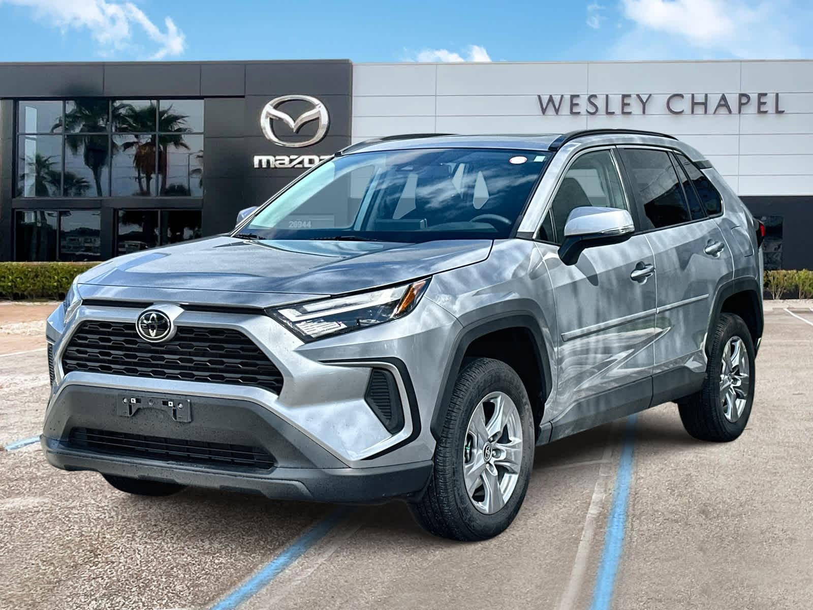 Toyota RAV4 XLE 2024