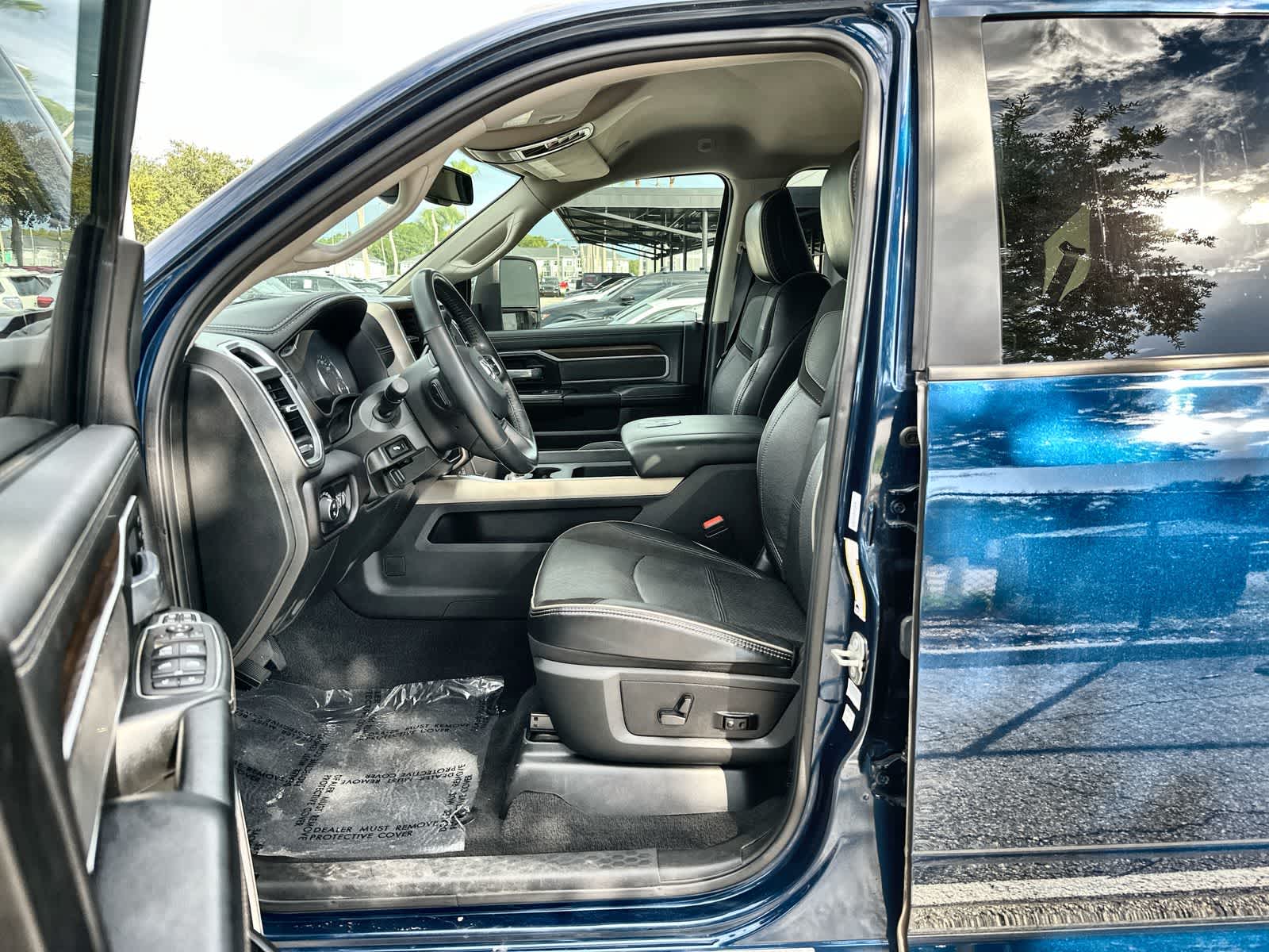 2024 RAM Ram 3500 Pickup Laramie - Photo 2