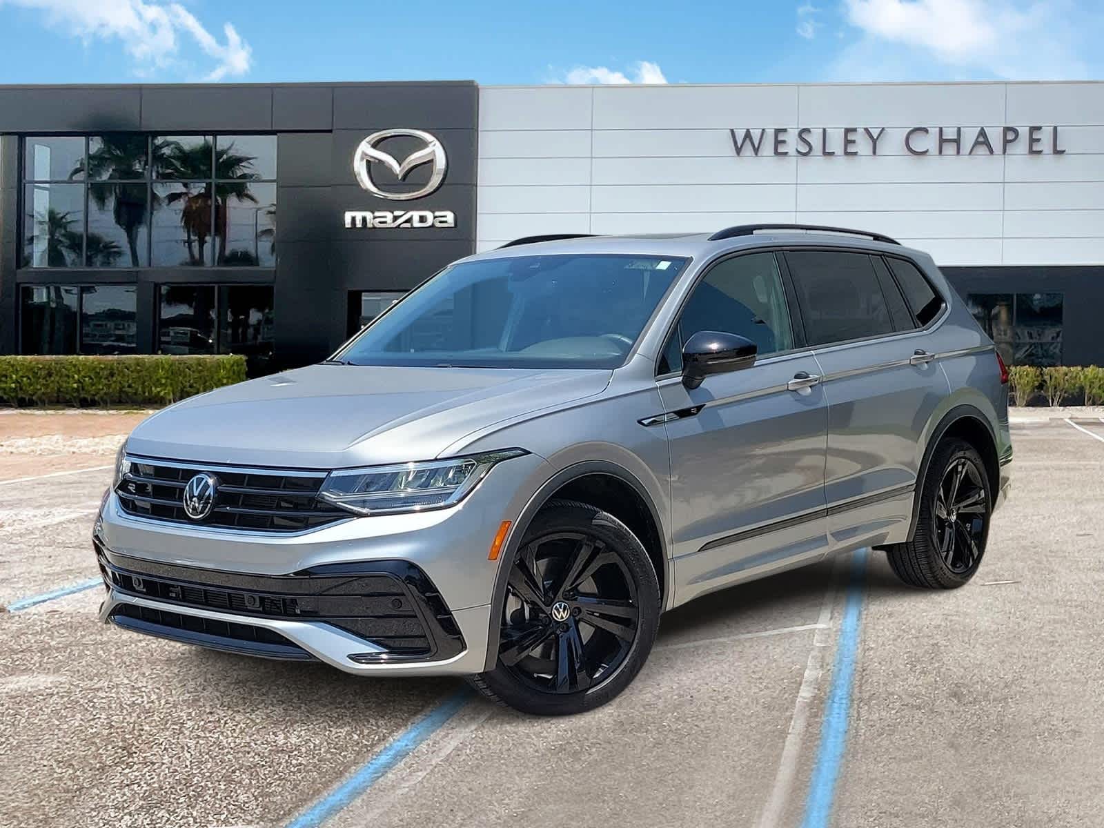 2023 Volkswagen Tiguan SE R-Line Black