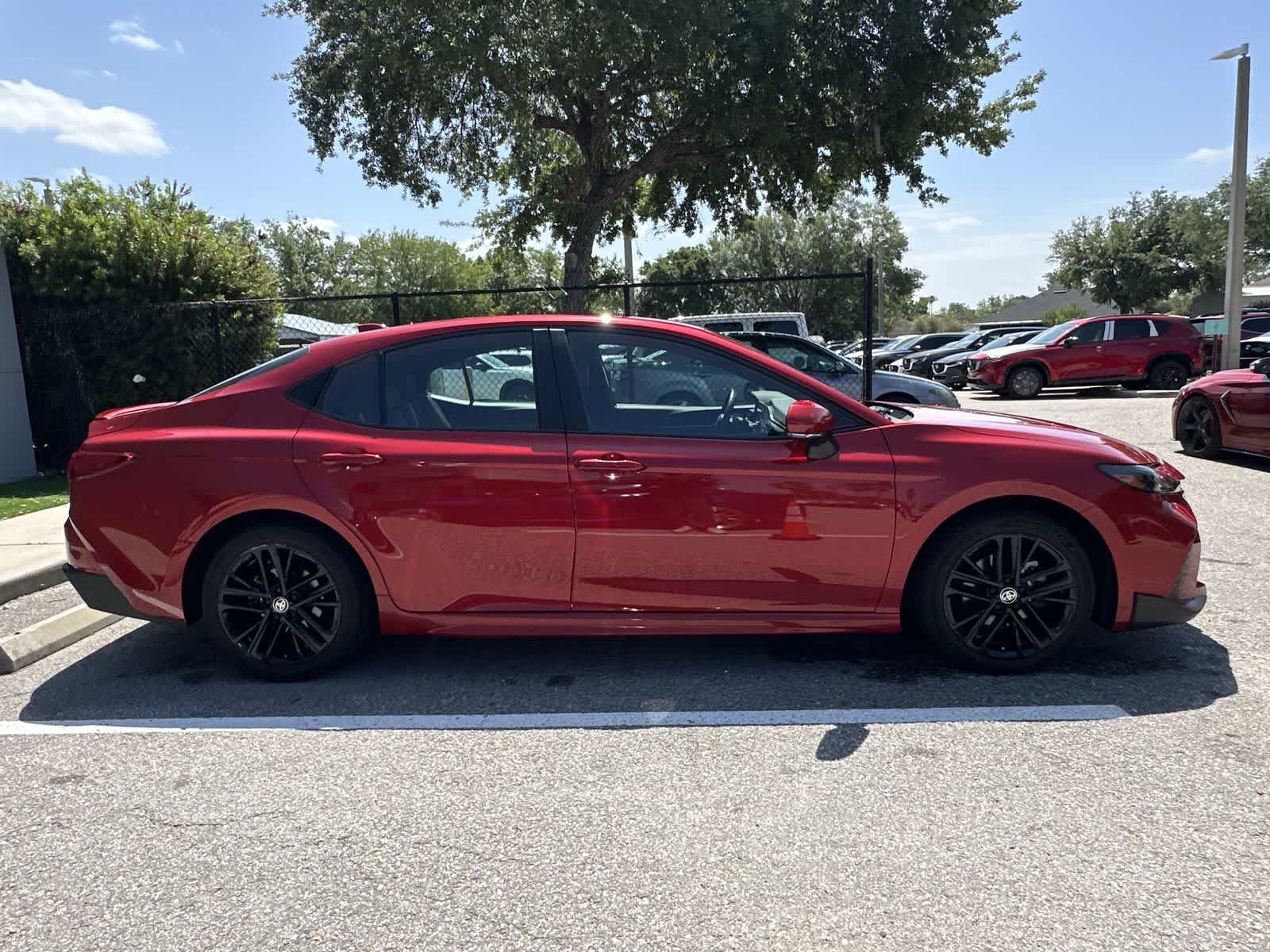 2025 Toyota Camry SE - Photo 9