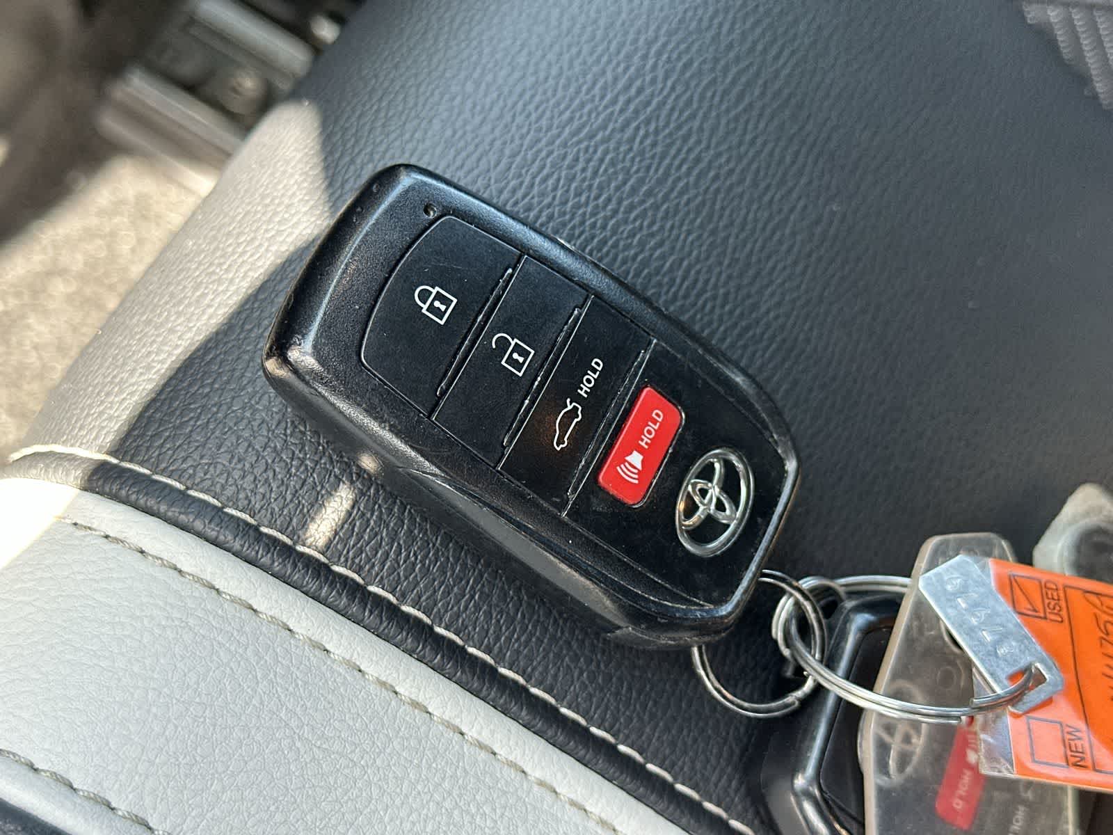2025 Toyota Camry SE - Photo 24