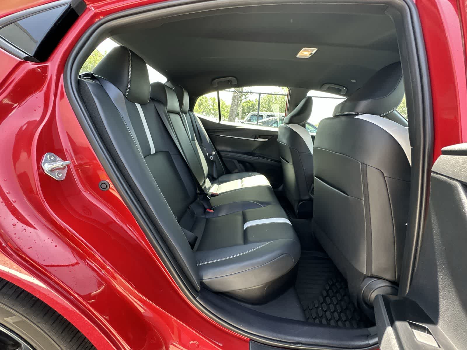 2025 Toyota Camry SE - Photo 17