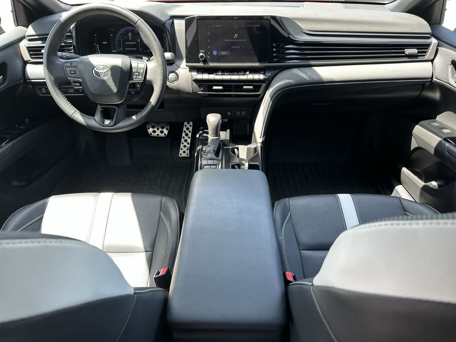 2025 Toyota Camry SE - Photo 18