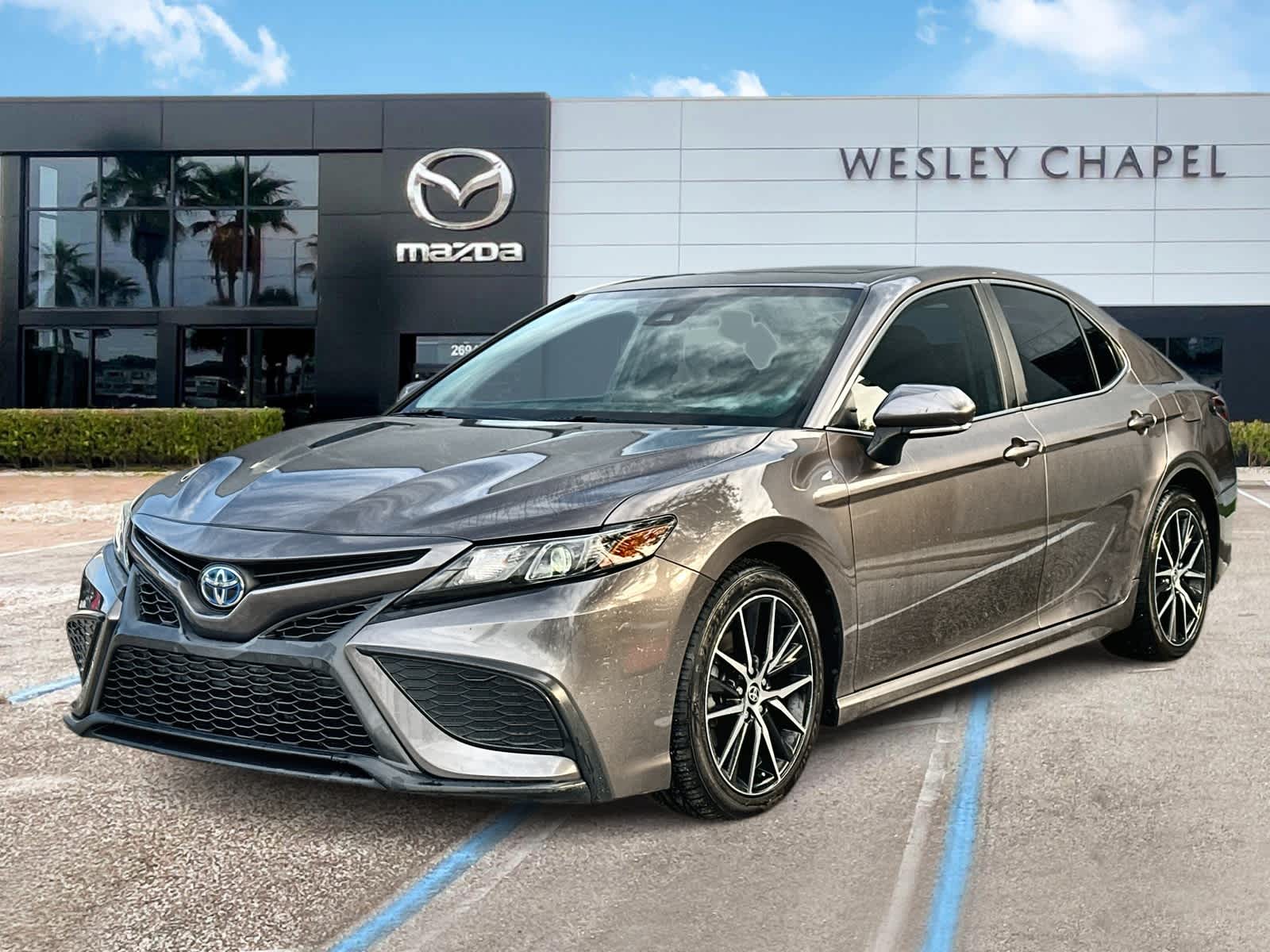 Toyota Camry Hybrid SE 2022