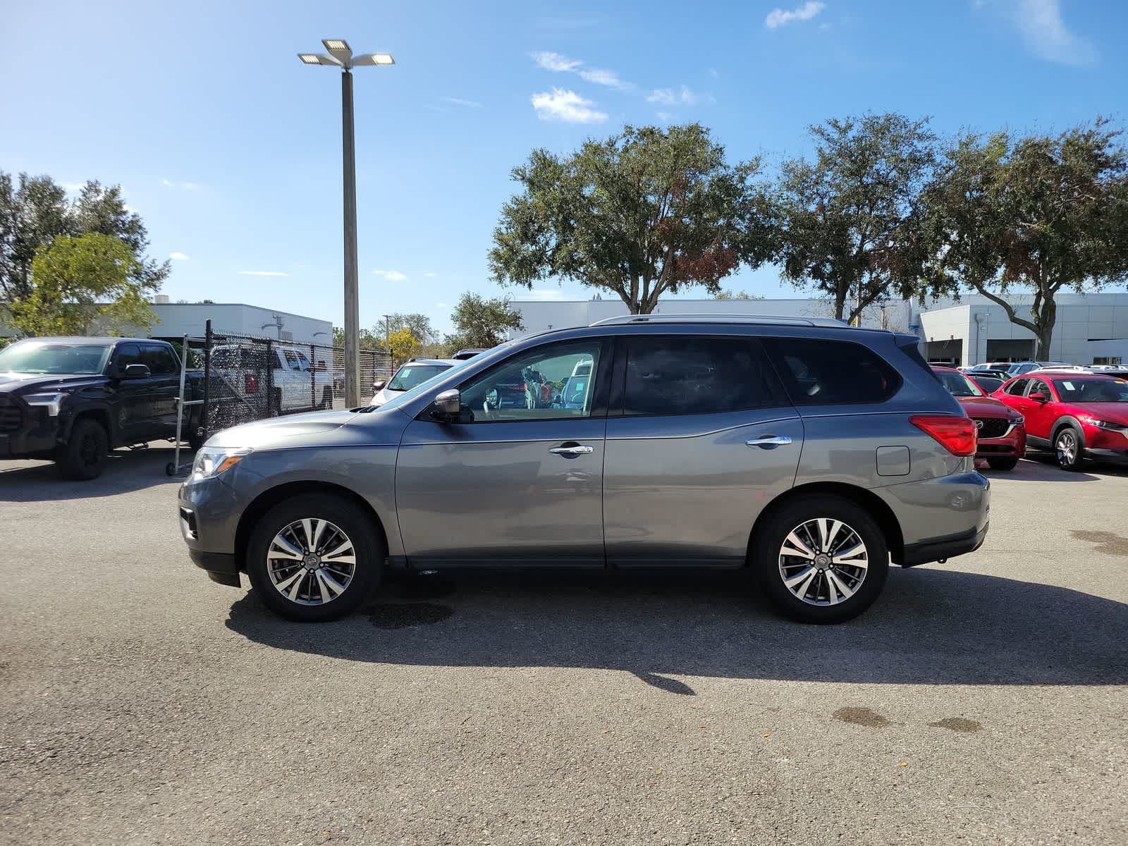 Used 2020 Nissan Pathfinder SL with VIN 5N1DR2CM2LC582747 for sale in Wesley Chapel, FL