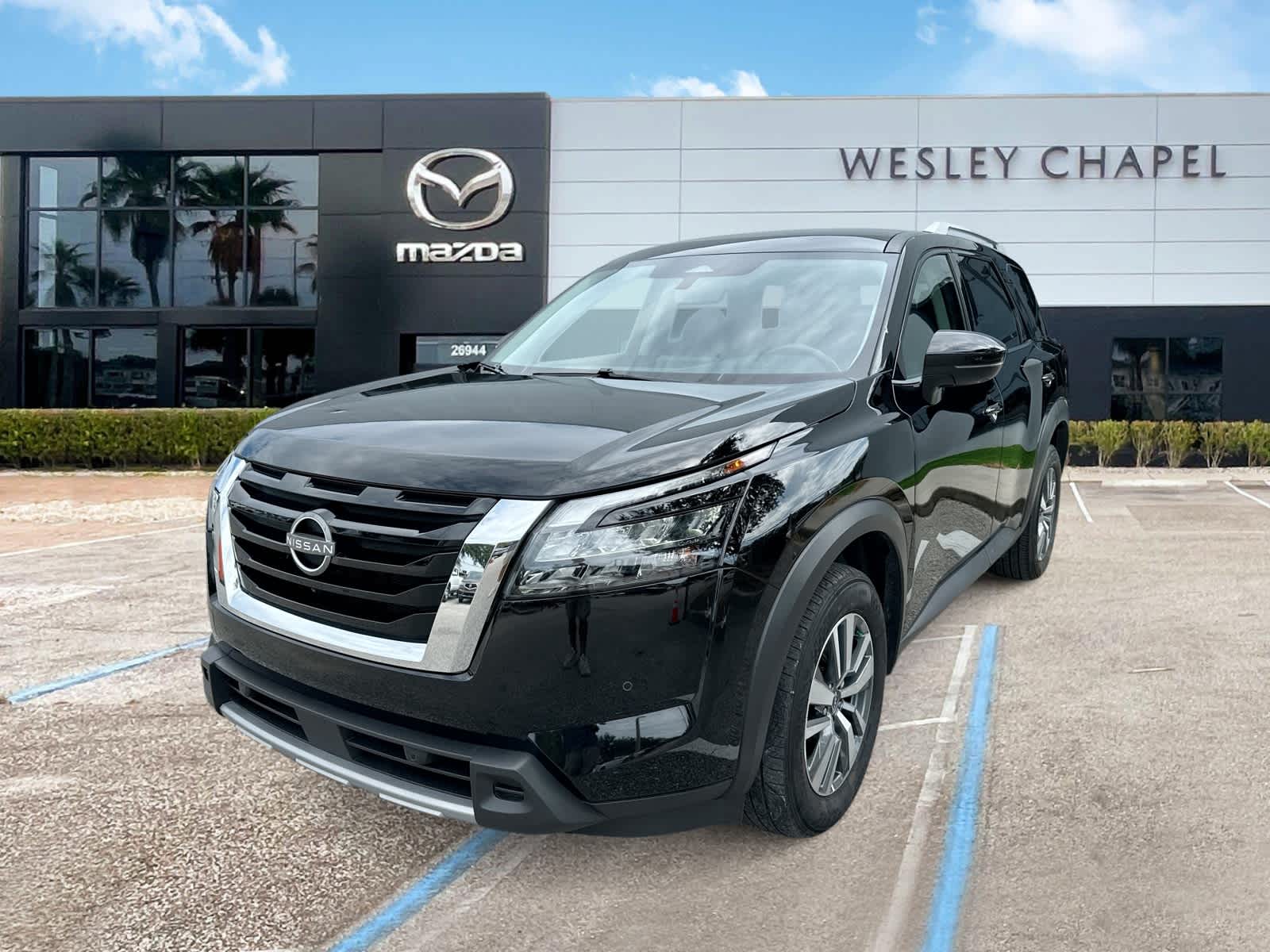 2025 Nissan Pathfinder SL