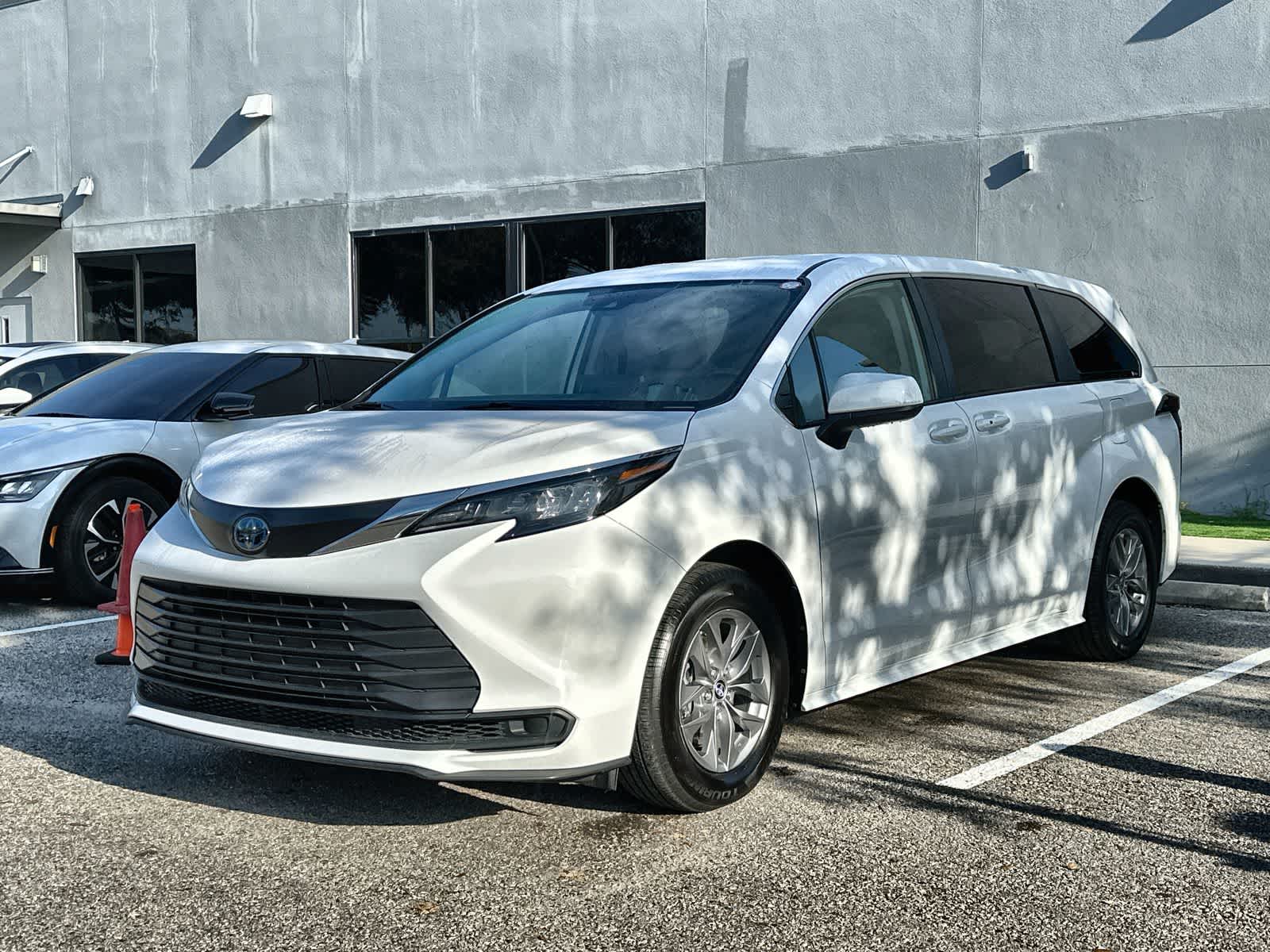 Toyota Sienna LE 2024