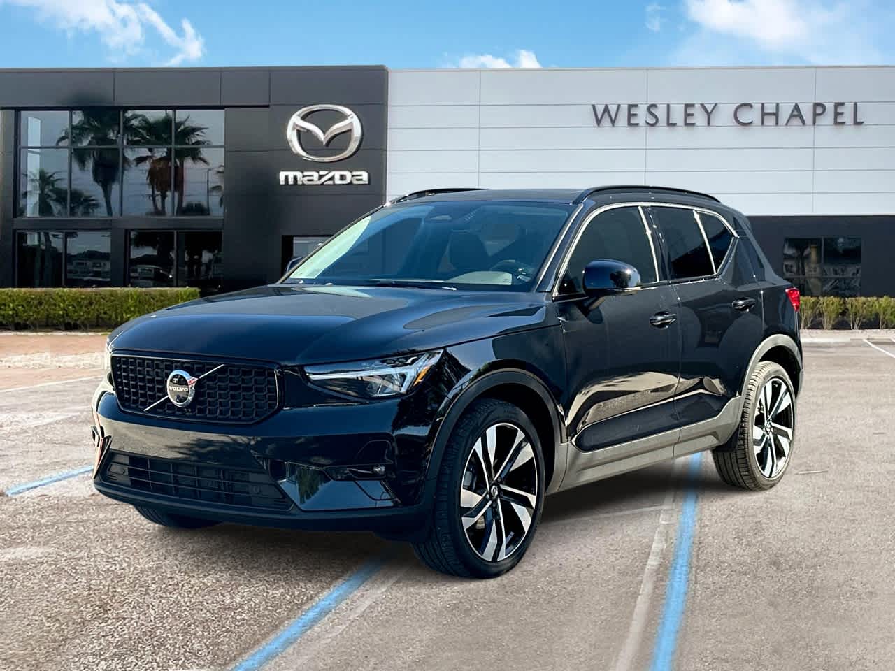 2024 Volvo XC40 Plus Dark Theme