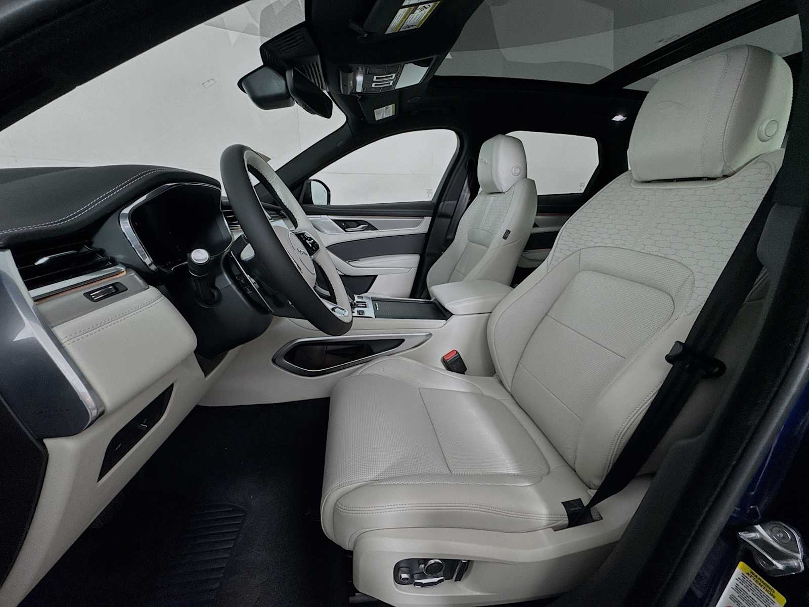 2026 Jaguar F-Pace R-Dynamic S - Photo 11